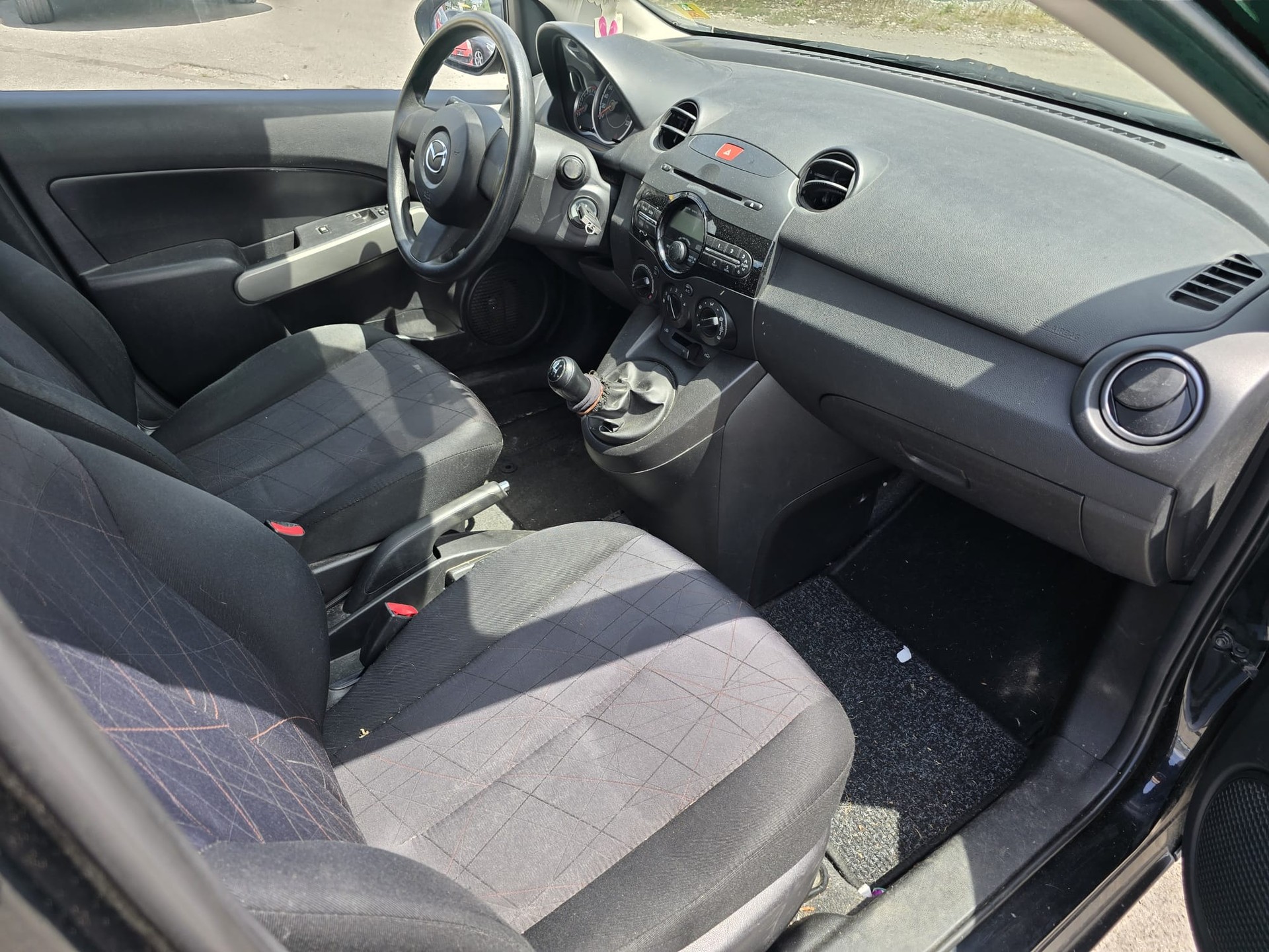 MAZDA 2 1.3i 16V Confort-image-11