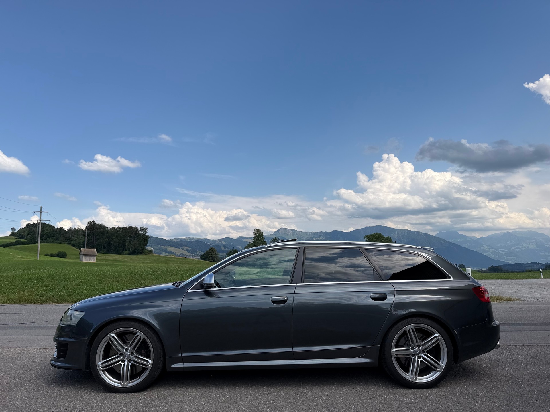 AUDI RS6 Avant 5.0 TFSI V10 quattro tiptronic-image-0