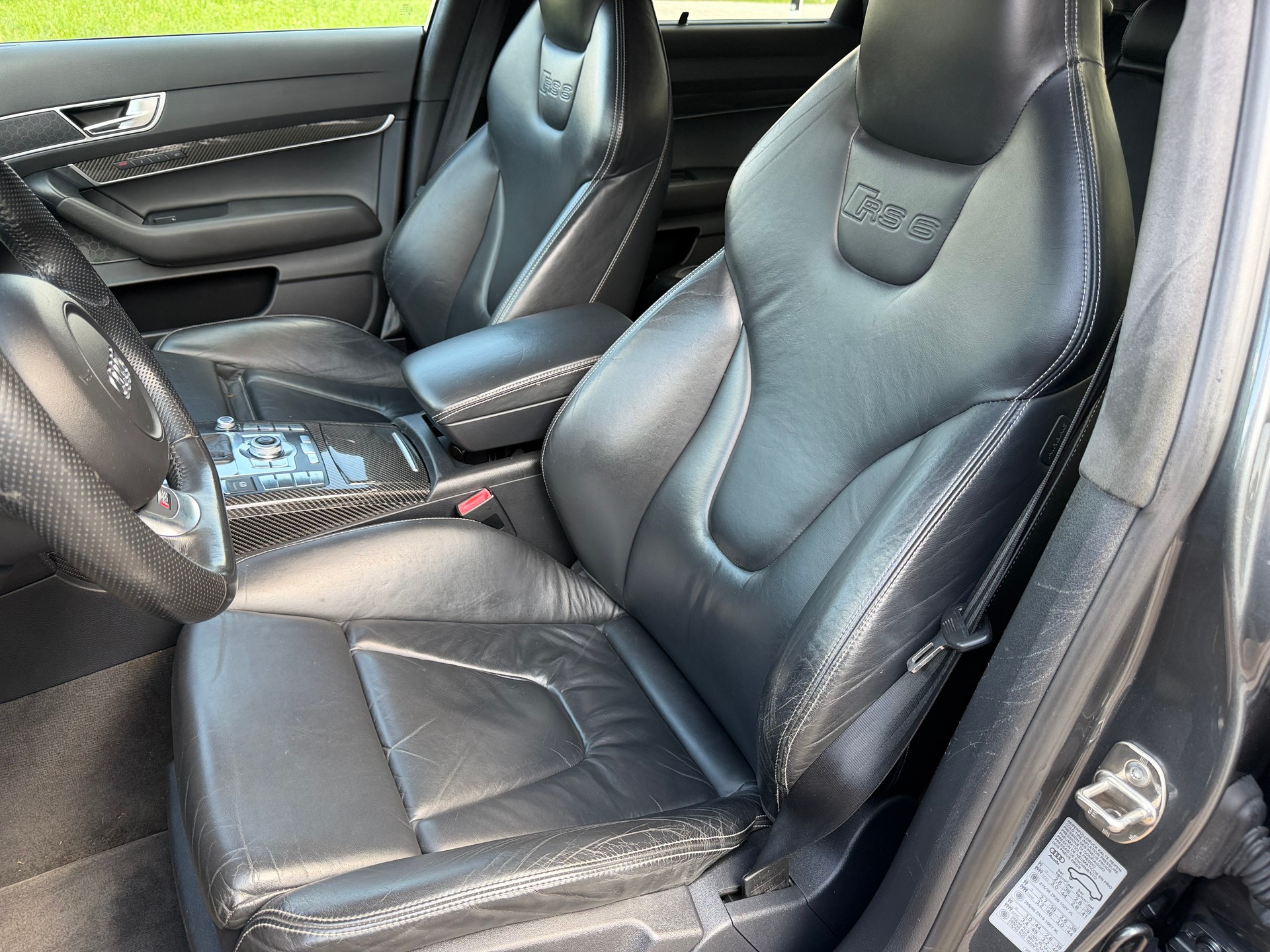 AUDI RS6 Avant 5.0 TFSI V10 quattro tiptronic-image-9