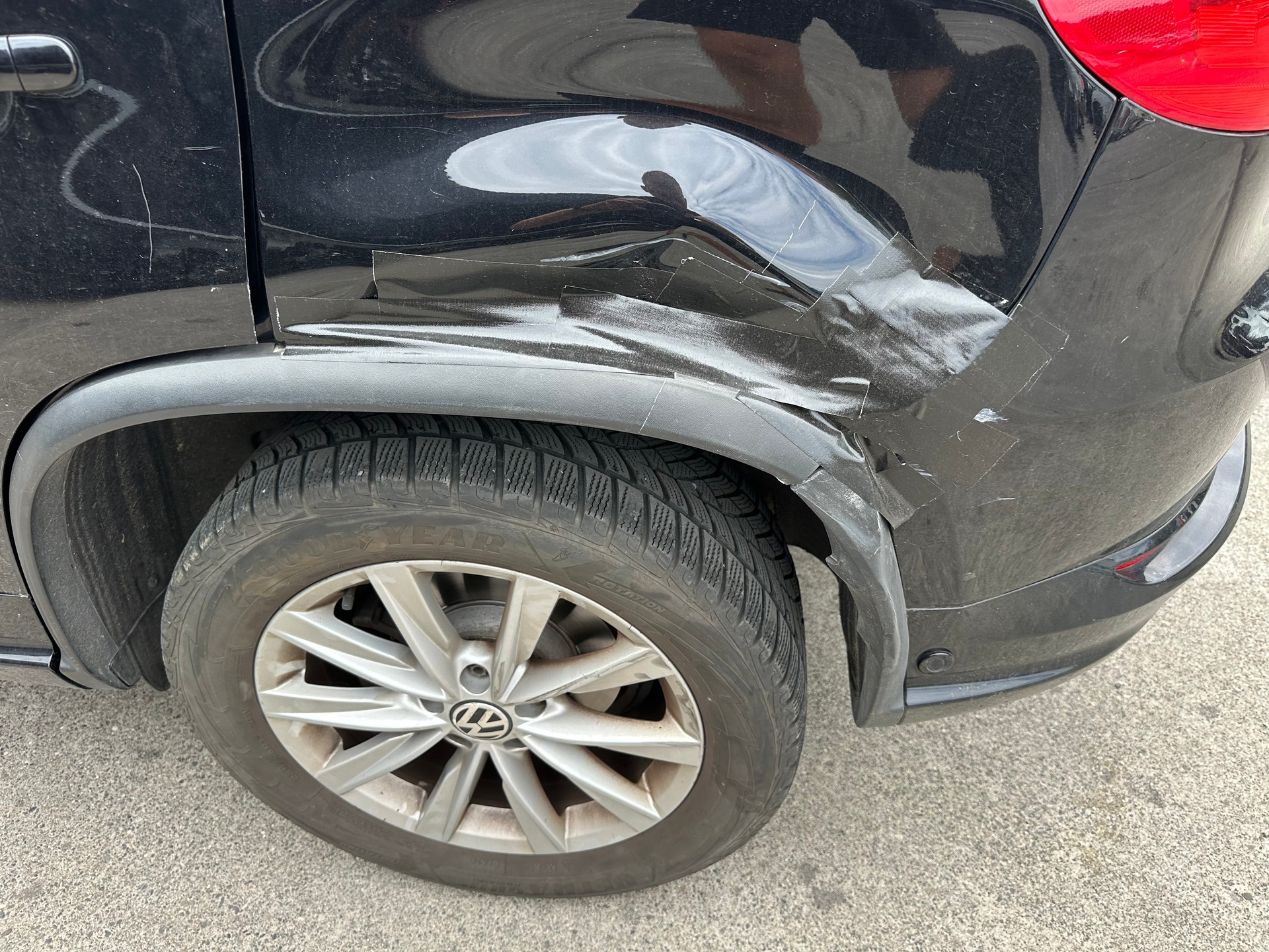 VW Tiguan 2.0 TSI Cup R-Line 4Motion DSG-image-2