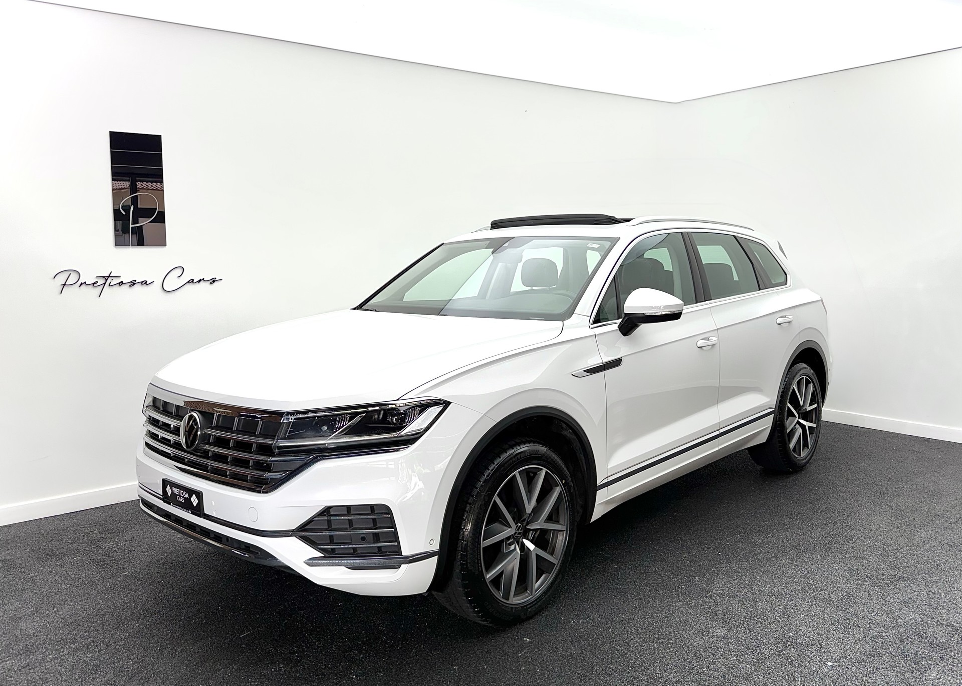 VW Touareg 3.0 TDI Elegance Tiptronic-image-1