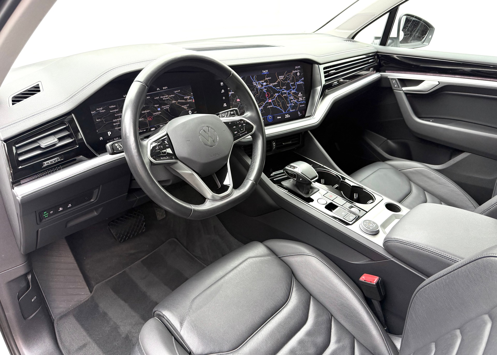 VW Touareg 3.0 TDI Elegance Tiptronic-image-6