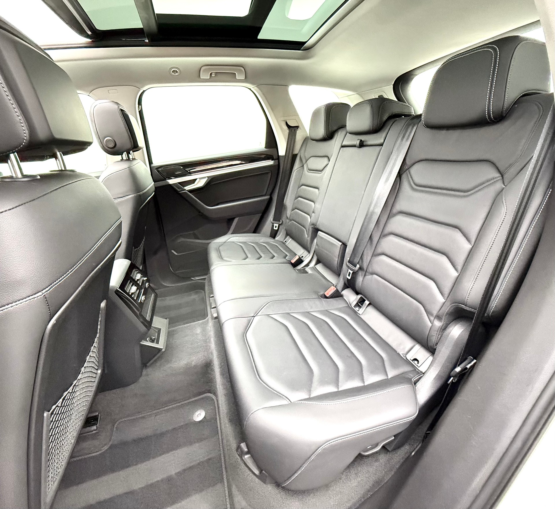 VW Touareg 3.0 TDI Elegance Tiptronic-image-15