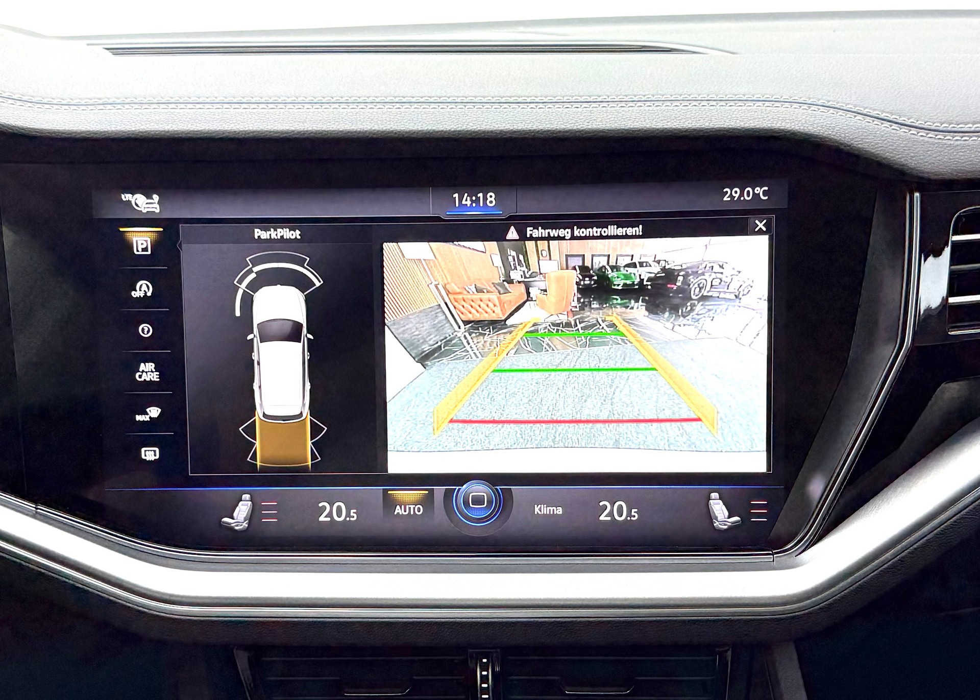 VW Touareg 3.0 TDI Elegance Tiptronic-image-10