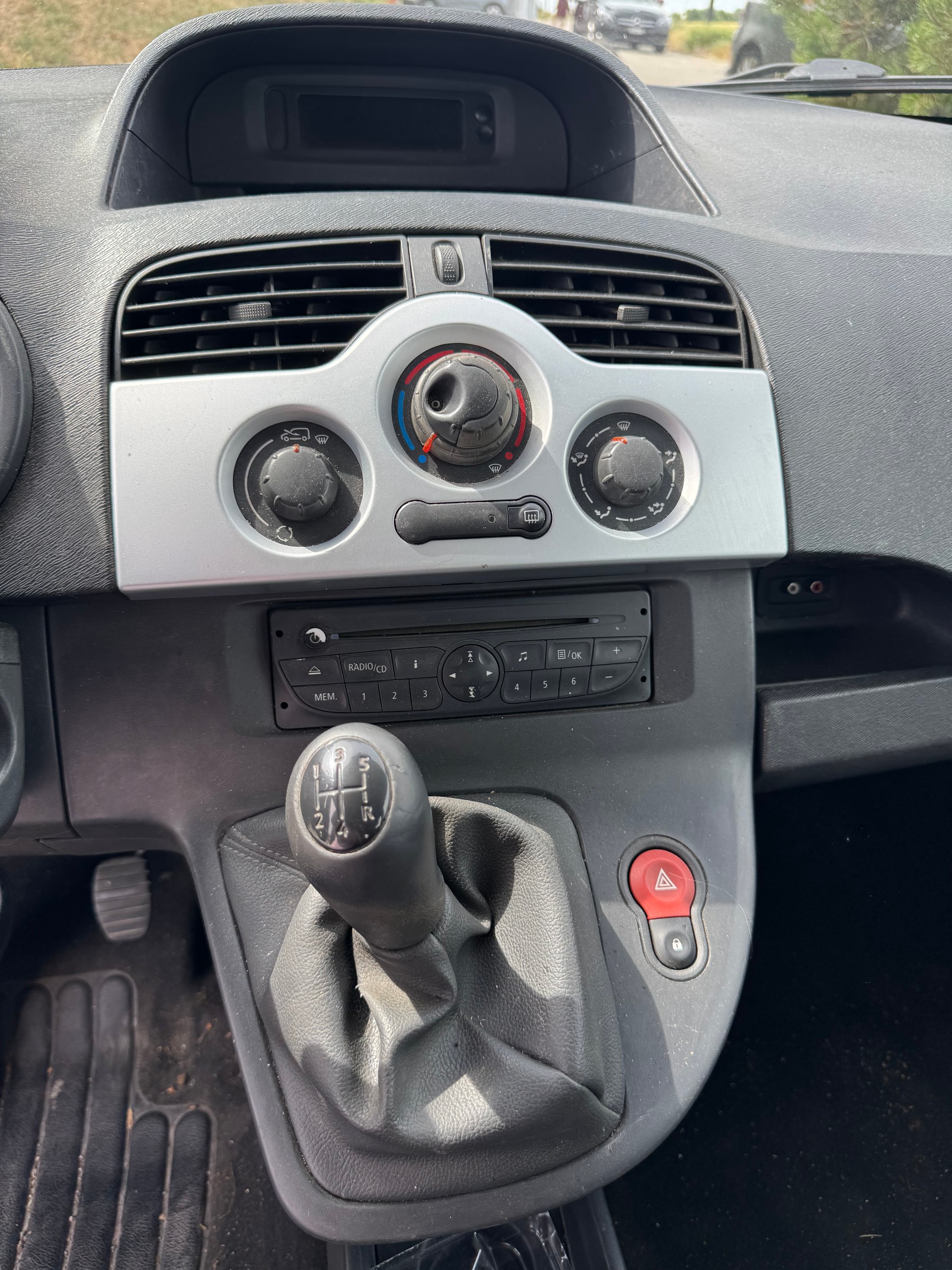 RENAULT Kangoo 1.5 dCi Expression-image-10