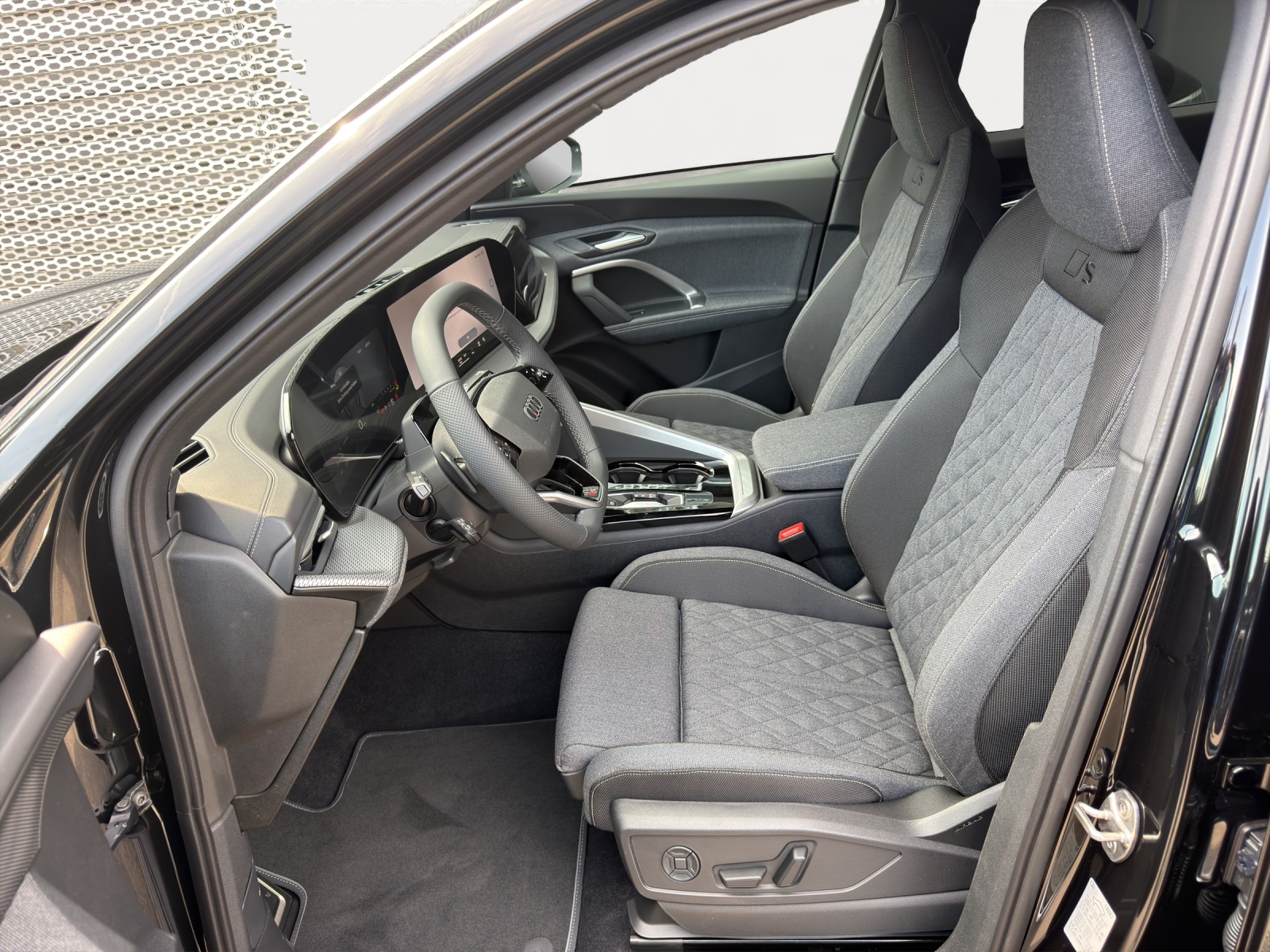 AUDI Q5 SUV e-hybrid quattro 220 kW 299PS-image-4