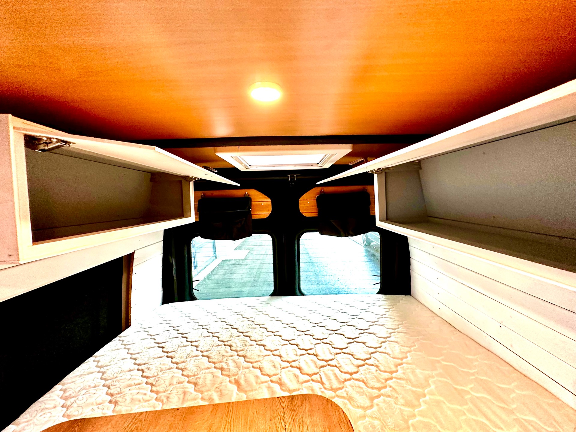 FORD 2.4TDCi 140PS CAMPER ***VÖLLIG AUTARK*** neuer Ausbau-image-22