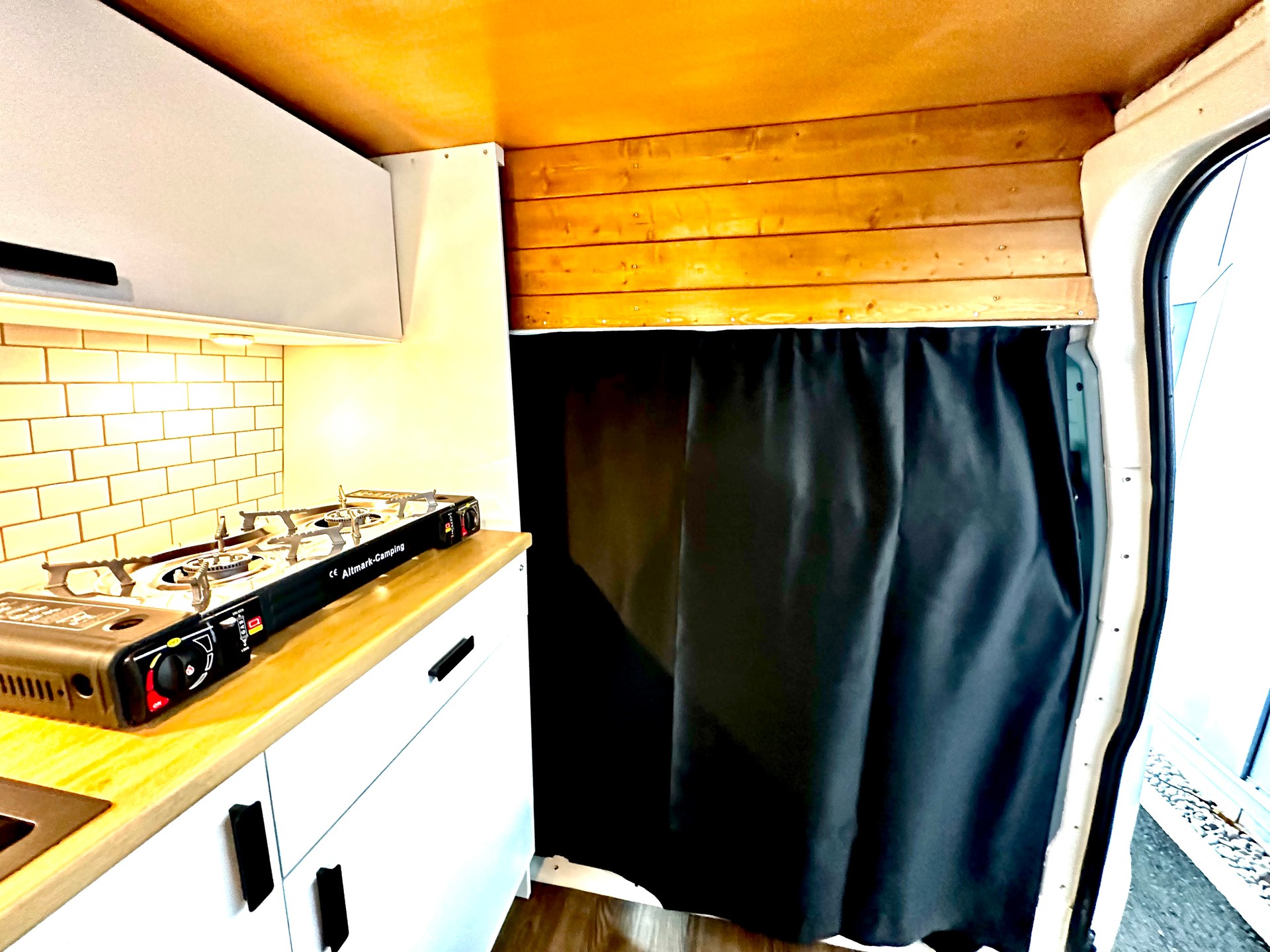 FORD 2.4TDCi 140PS CAMPER ***VÖLLIG AUTARK*** neuer Ausbau-image-29