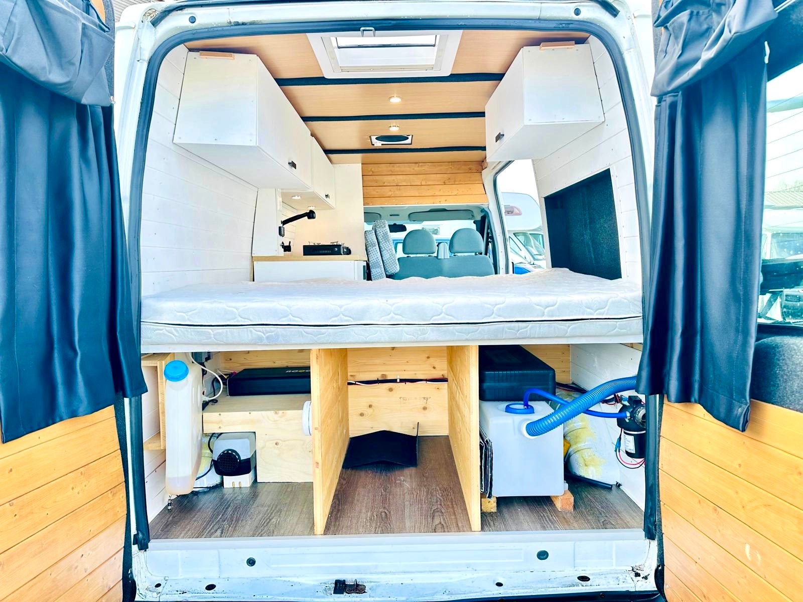 FORD 2.4TDCi 140PS CAMPER ***VÖLLIG AUTARK*** neuer Ausbau-image-11