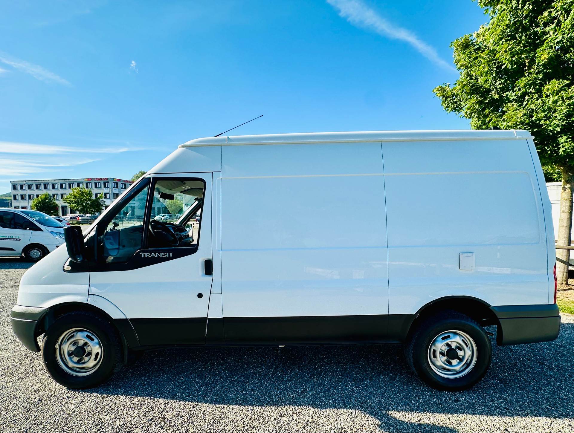 FORD 2.4TDCi 140PS CAMPER ***VÖLLIG AUTARK*** neuer Ausbau-image-5