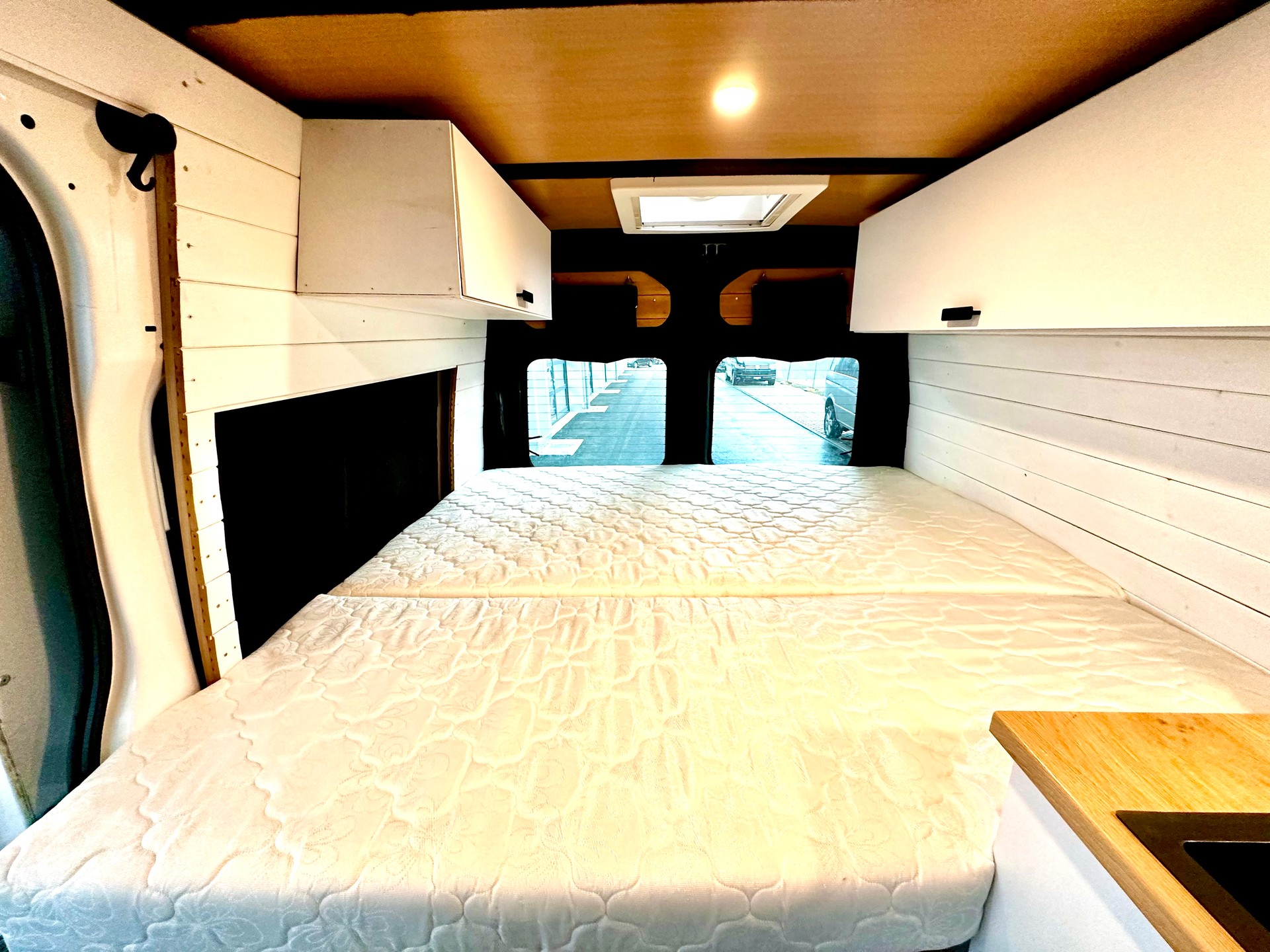 FORD 2.4TDCi 140PS CAMPER ***VÖLLIG AUTARK*** neuer Ausbau-image-27