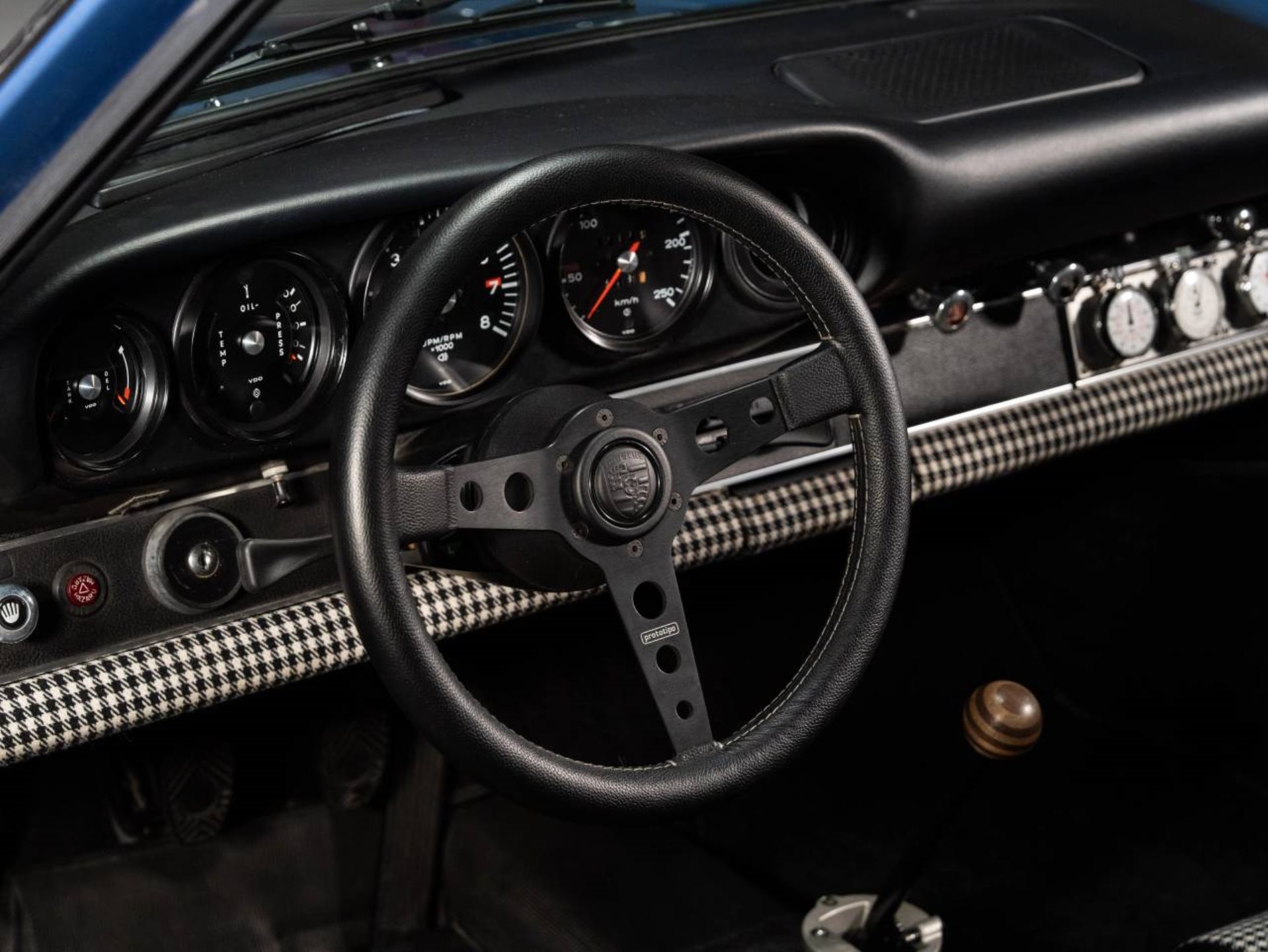 PORSCHE 911 T 2.4 Coupé-image-16