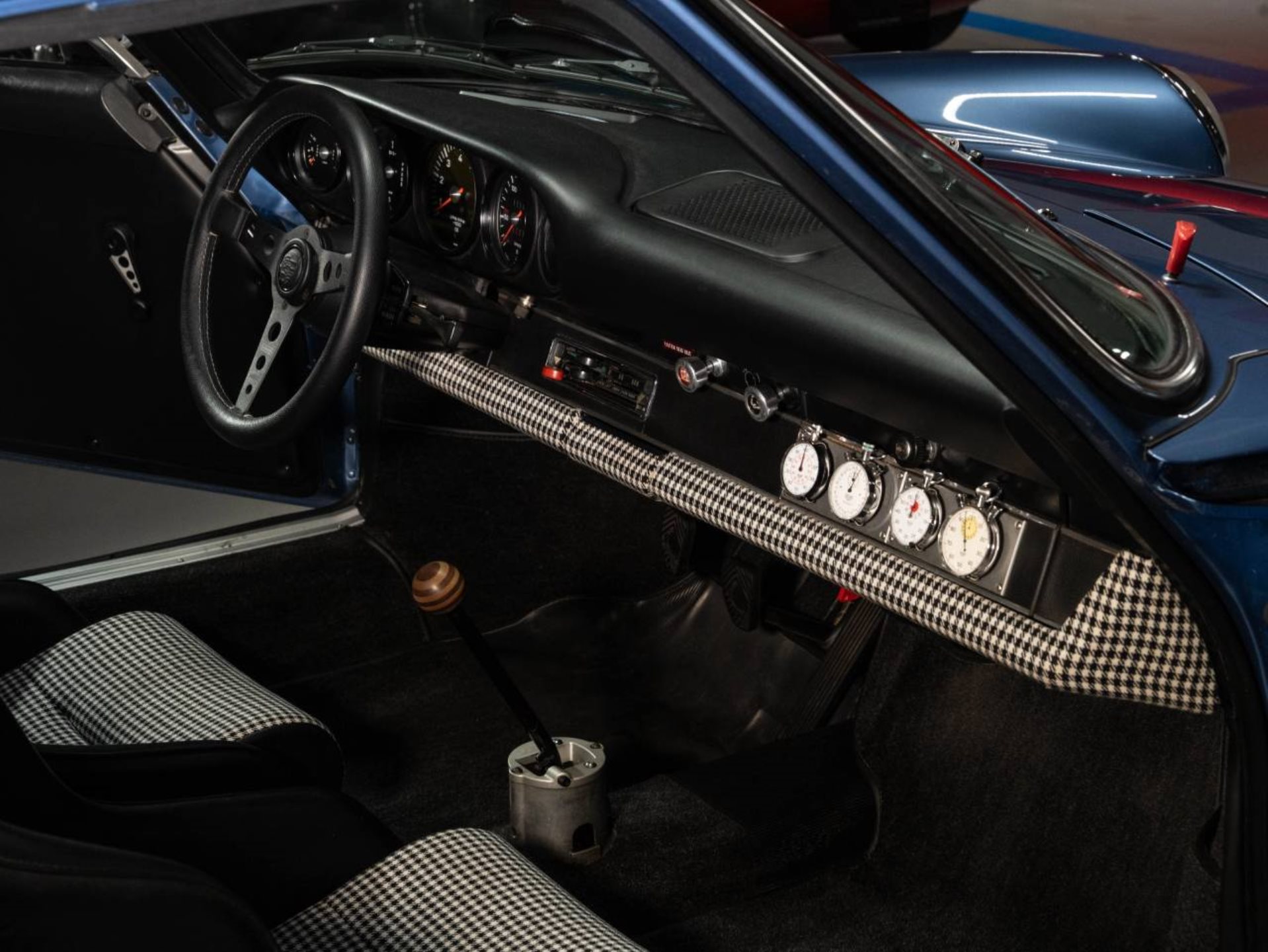 PORSCHE 911 T 2.4 Coupé-image-3
