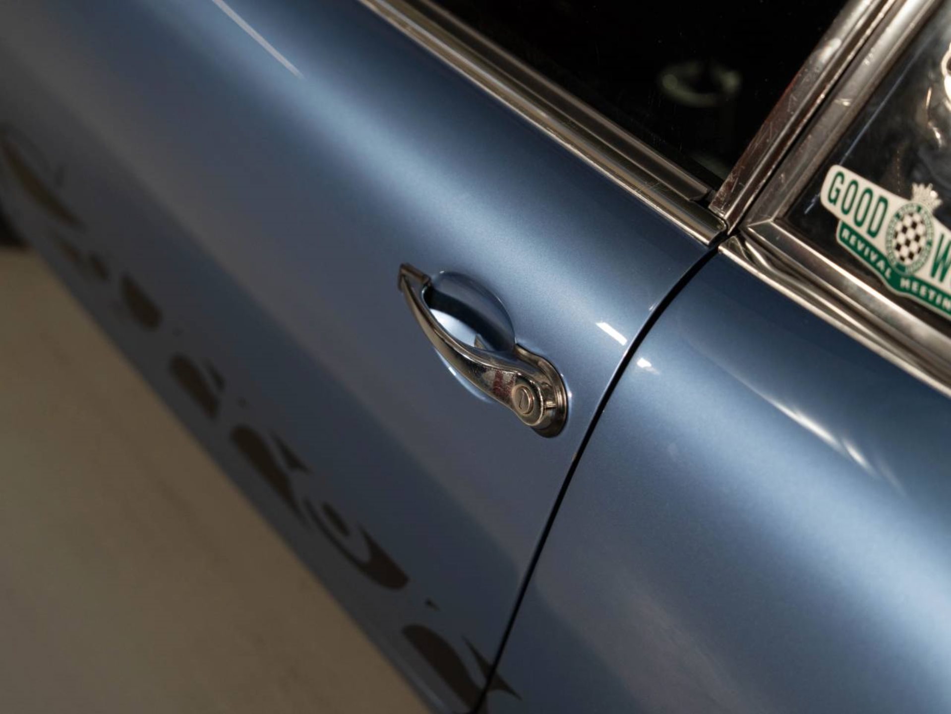 PORSCHE 911 T 2.4 Coupé-image-8