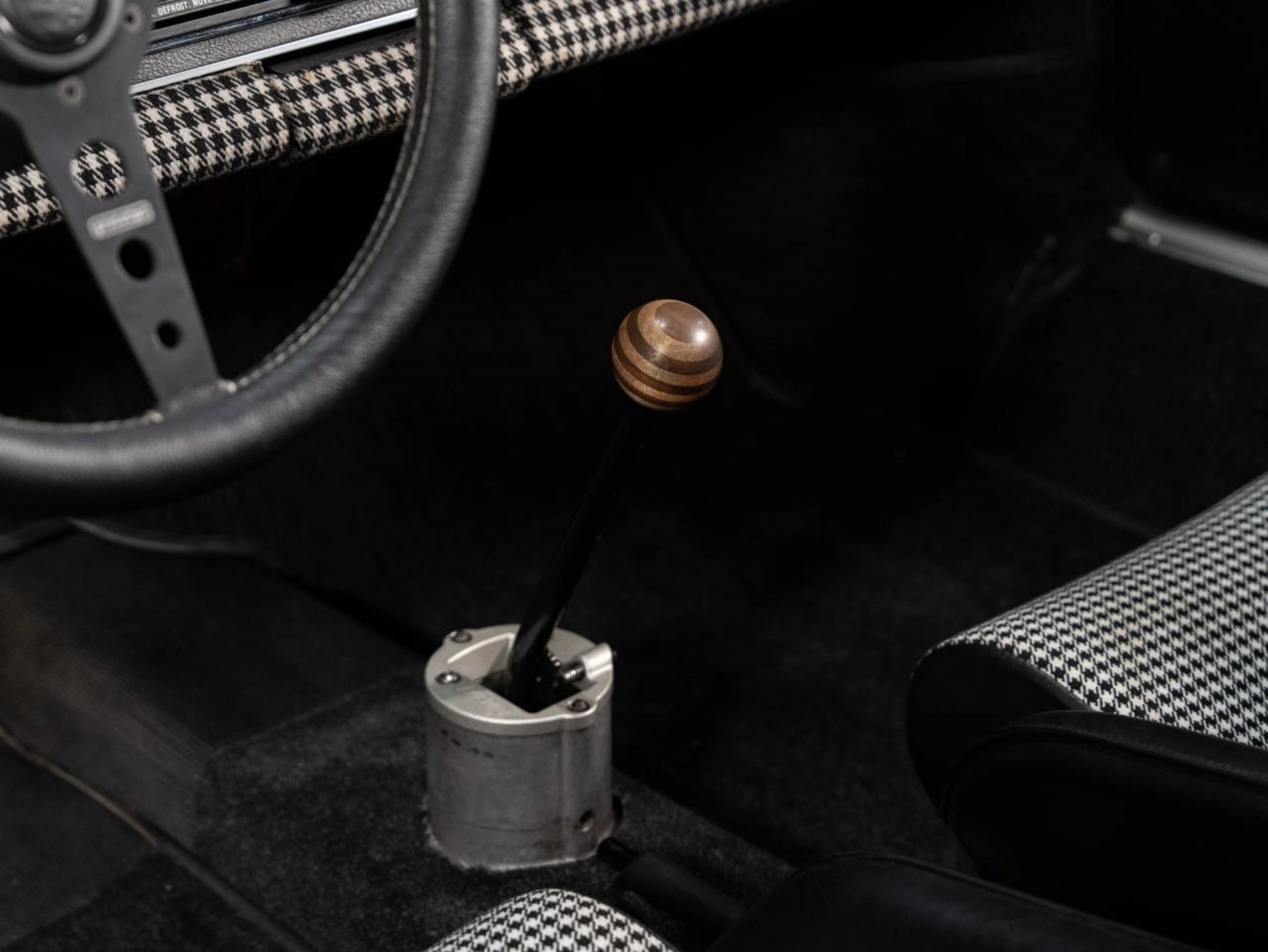 PORSCHE 911 T 2.4 Coupé-image-17