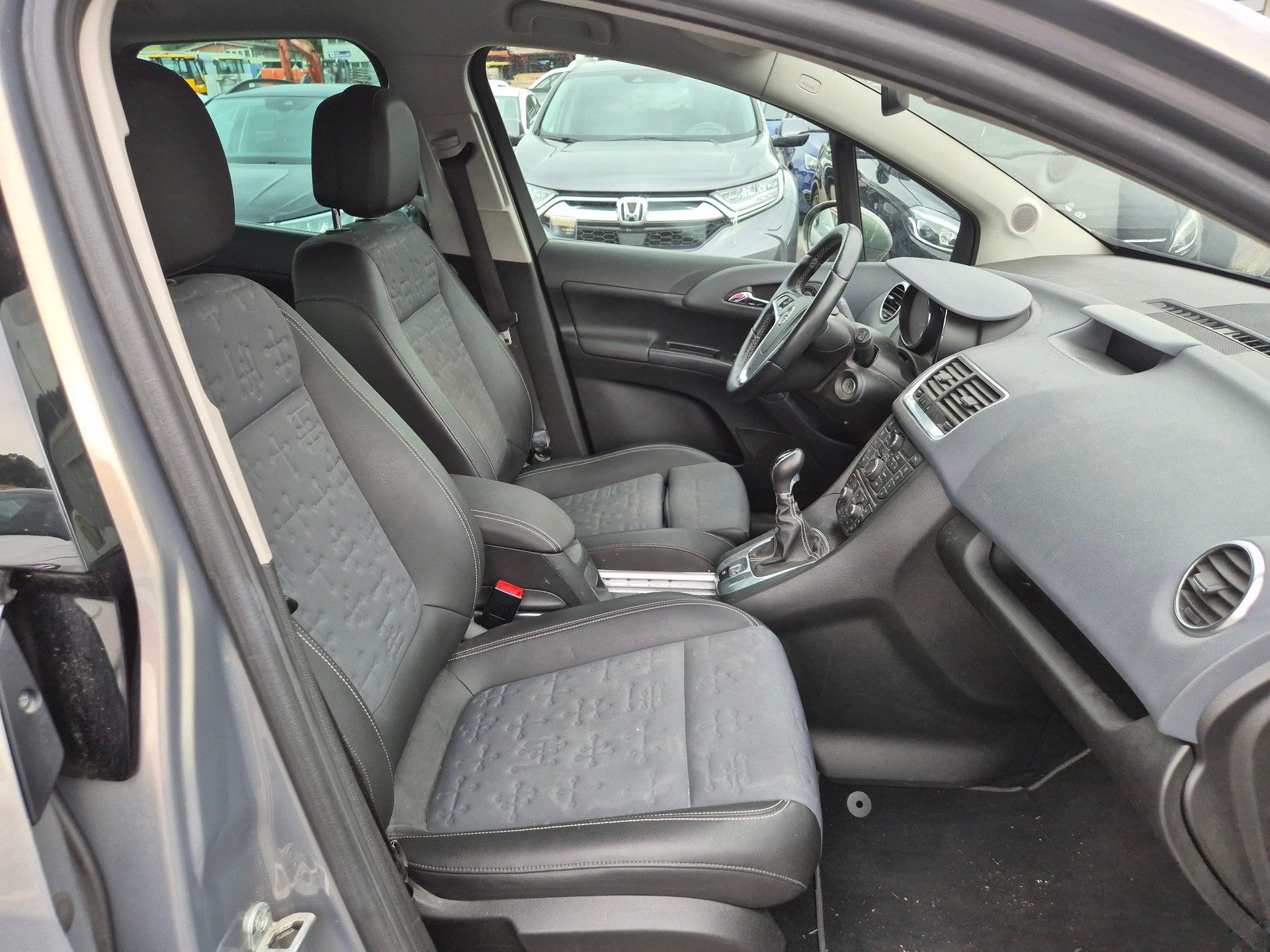 OPEL Meriva 1.4 Turbo Anniversary Edition-image-5