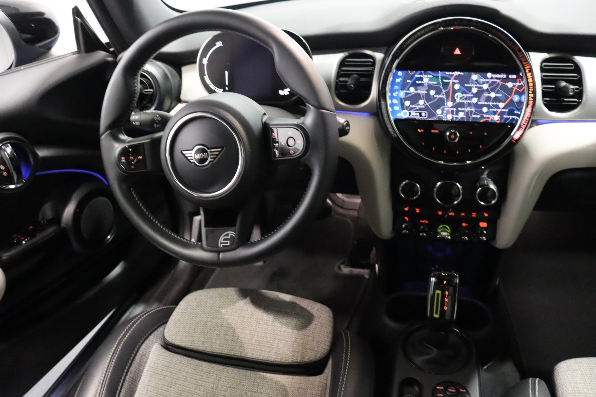 MINI F56 Cooper SE-image-14