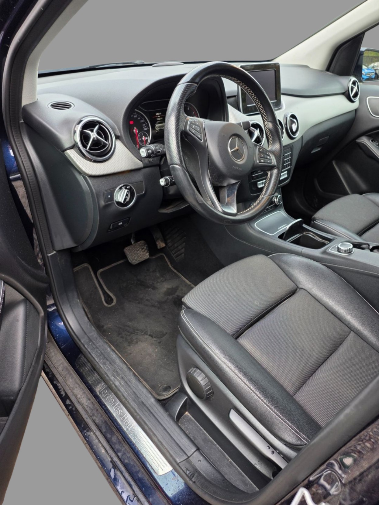 MERCEDES-BENZ B 220 Style 4Matic 7G-DCT-image-10