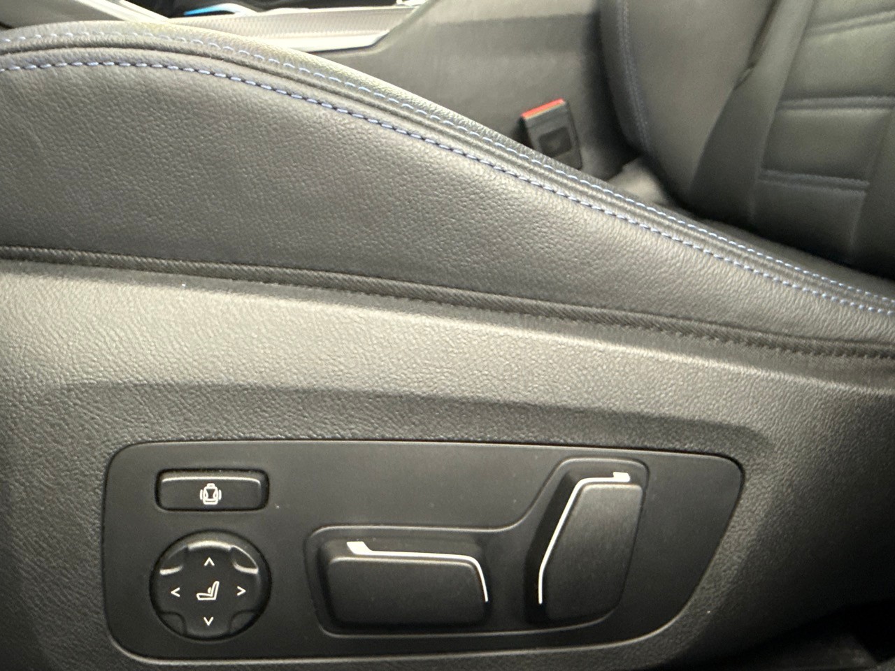 BMW M340d xDrive 48V Touring-image-10