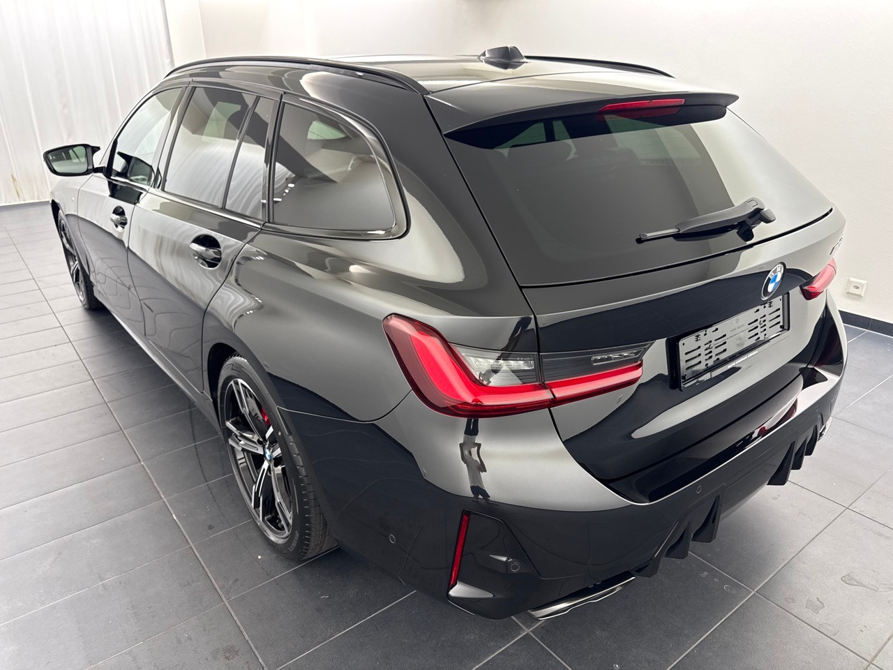 BMW M340d xDrive 48V Touring-image-1