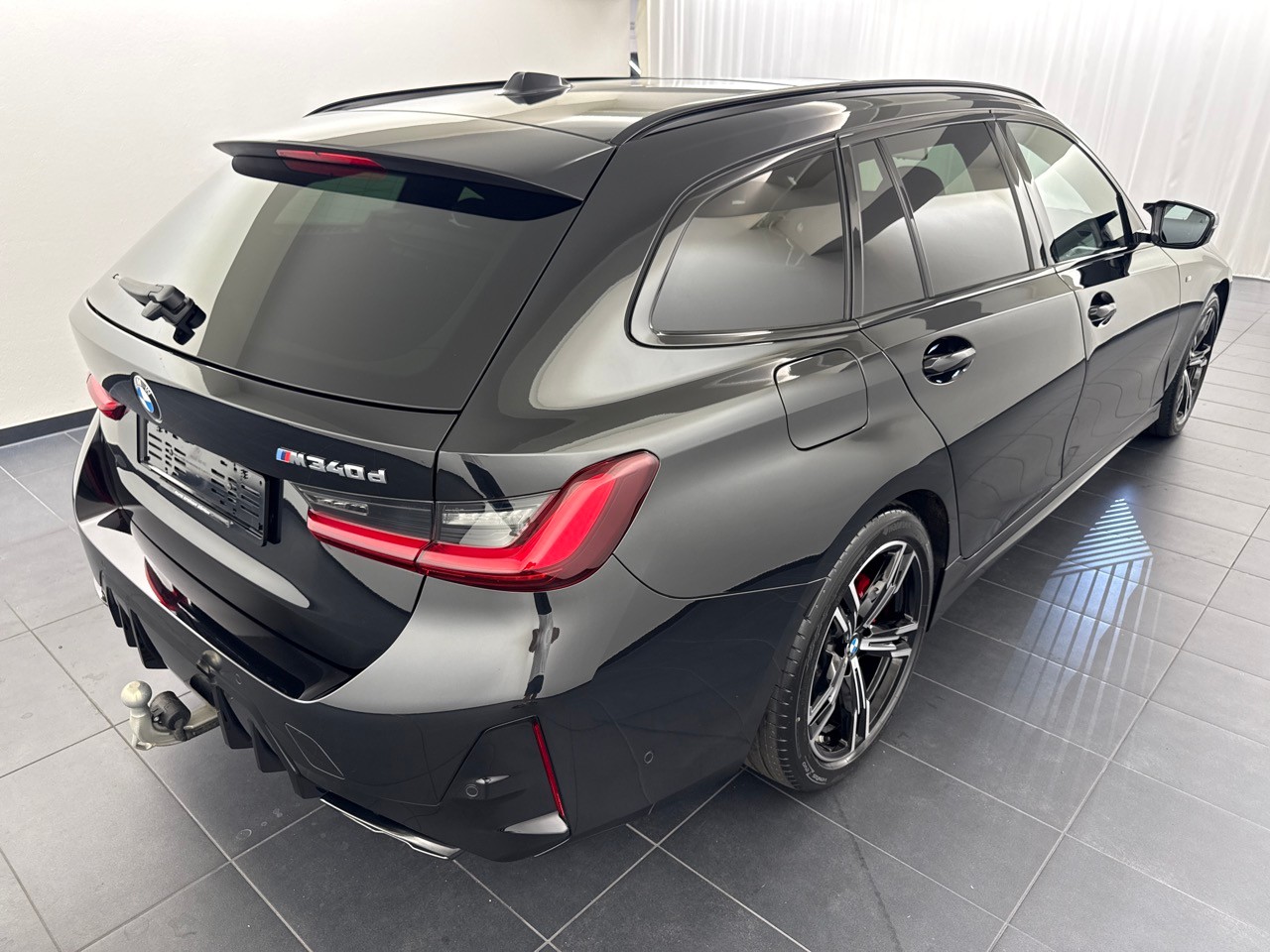BMW M340d xDrive 48V Touring-image-2
