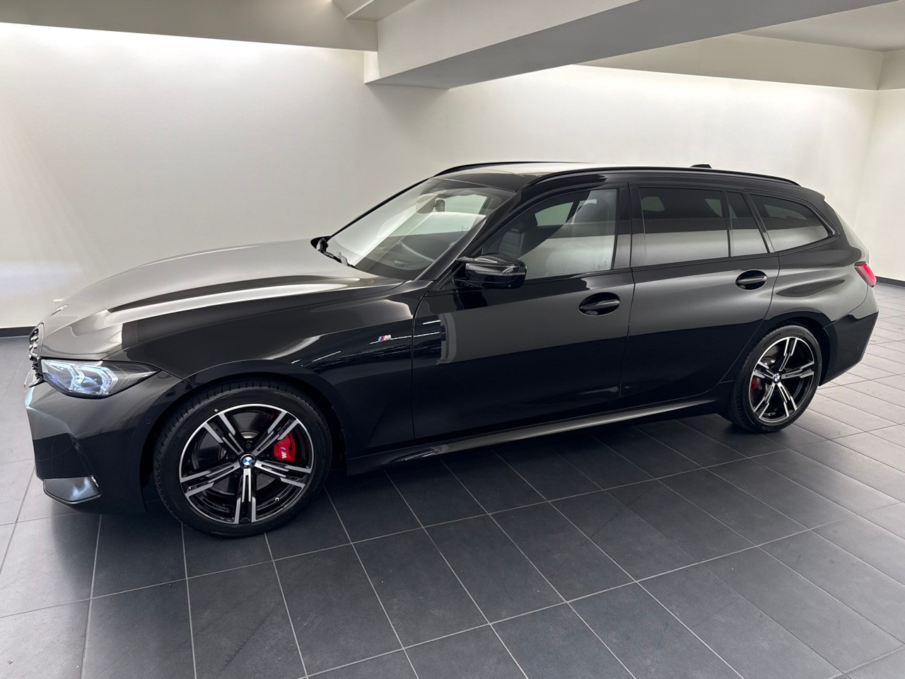 BMW M340d xDrive 48V Touring-image-17