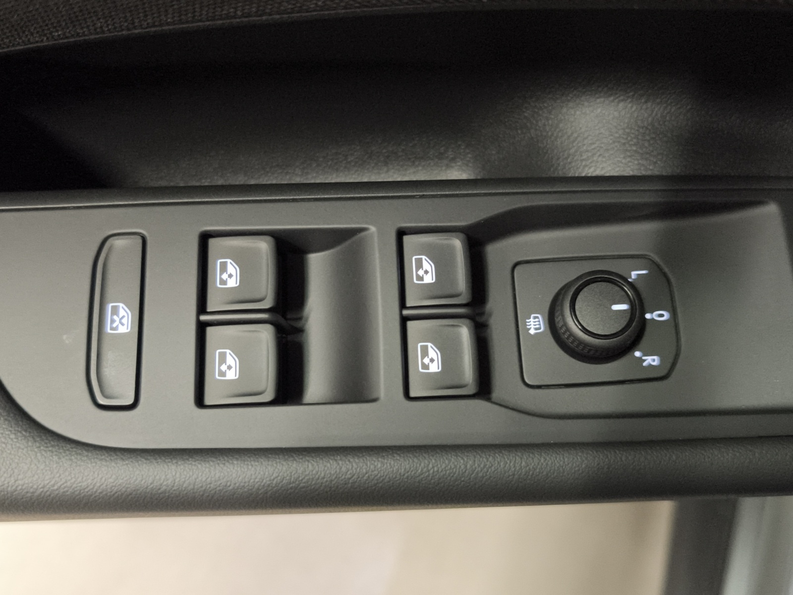 VW T-Roc 1.5 eTSI mHEV Trend DSG-image-14