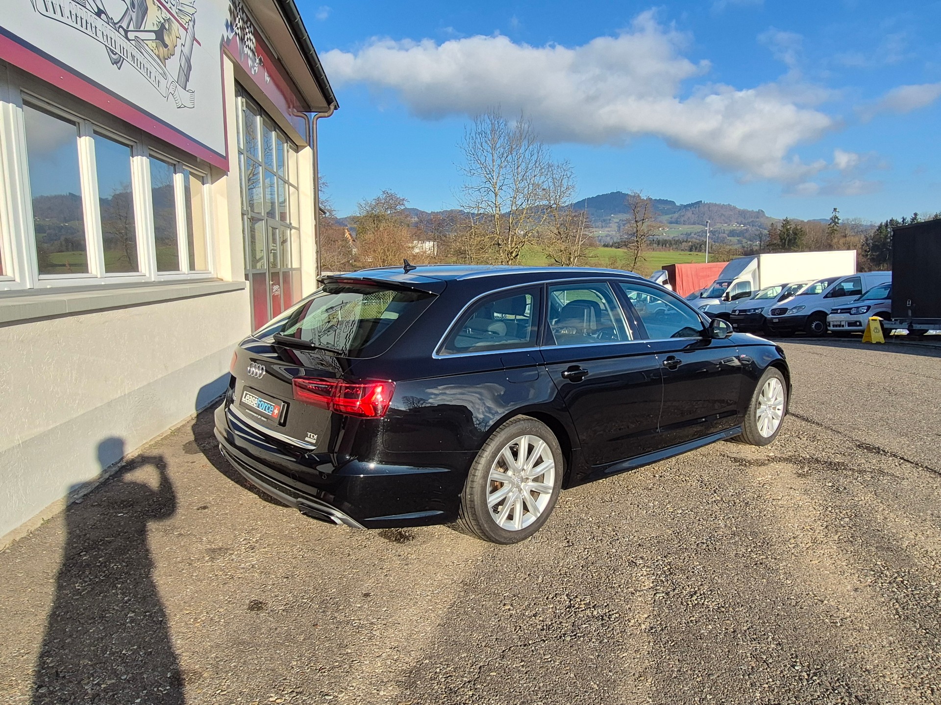 AUDI A6 Avant 2.0 TDI quattro S-tronic-image-2