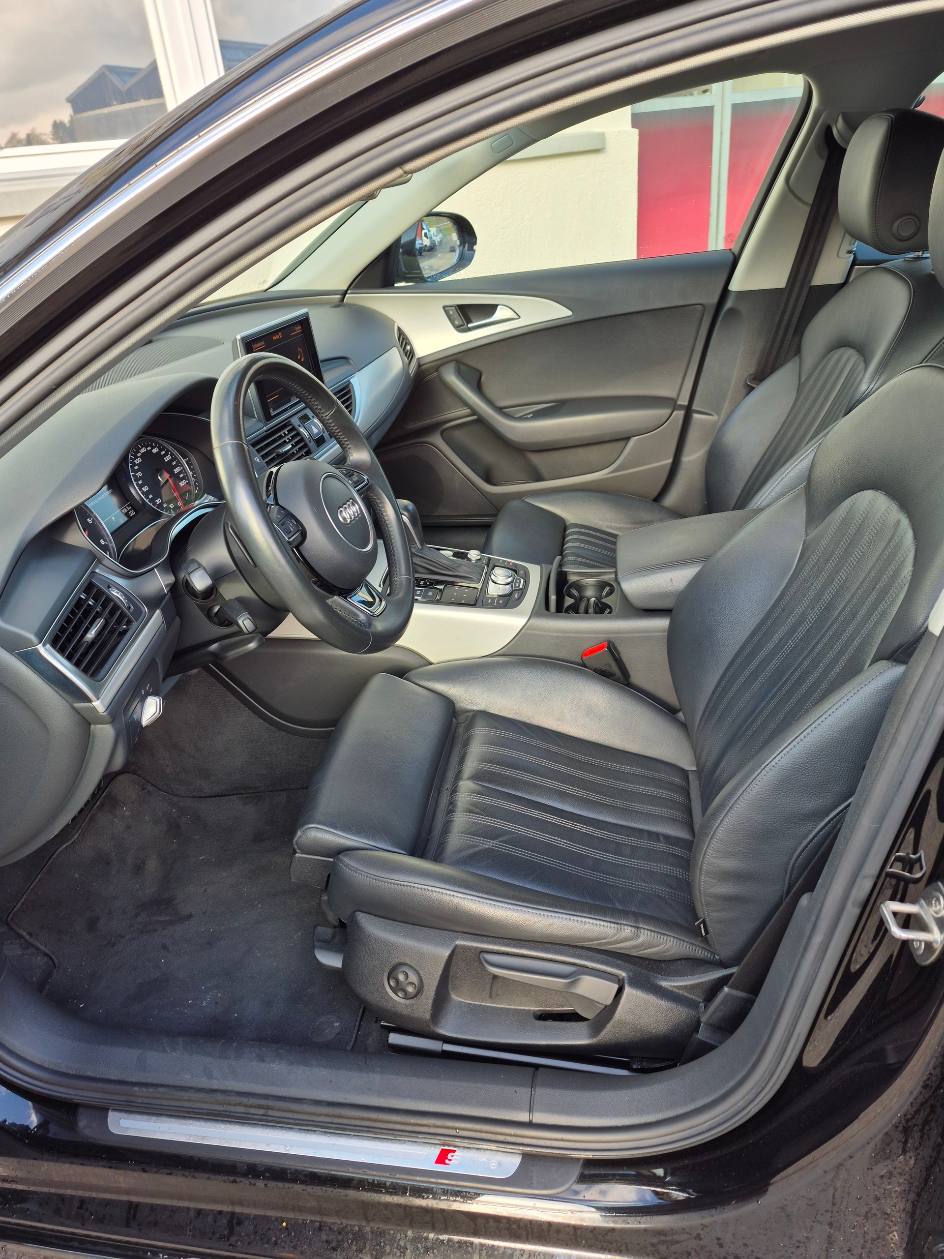 AUDI A6 Avant 2.0 TDI quattro S-tronic-image-13