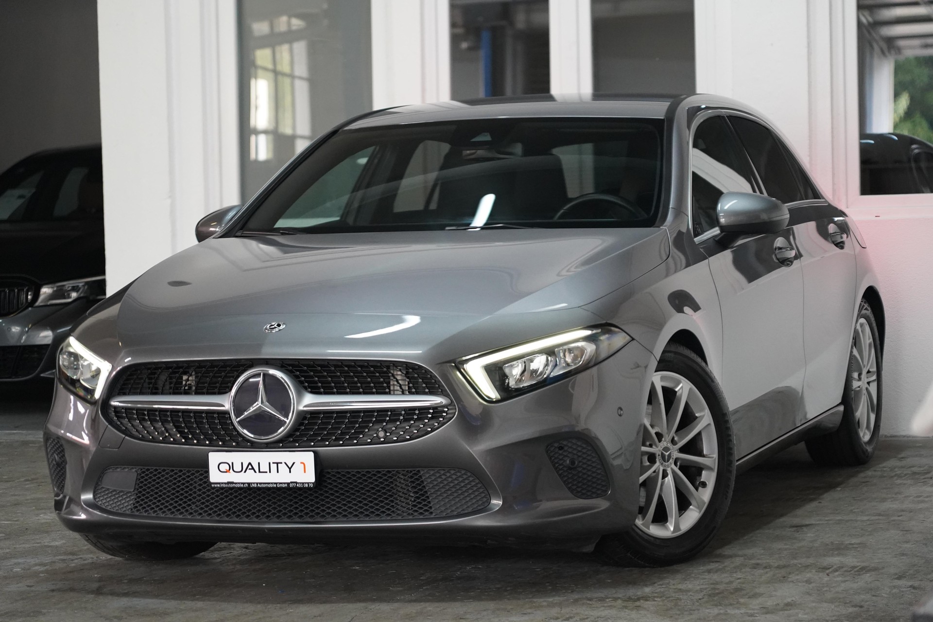 MERCEDES-BENZ A 180 d-showroom-element-3