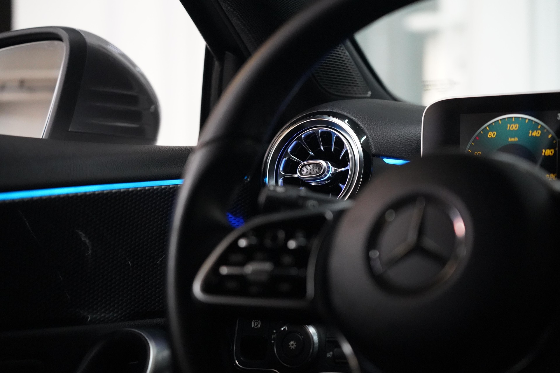 MERCEDES-BENZ A 180 d-image-13