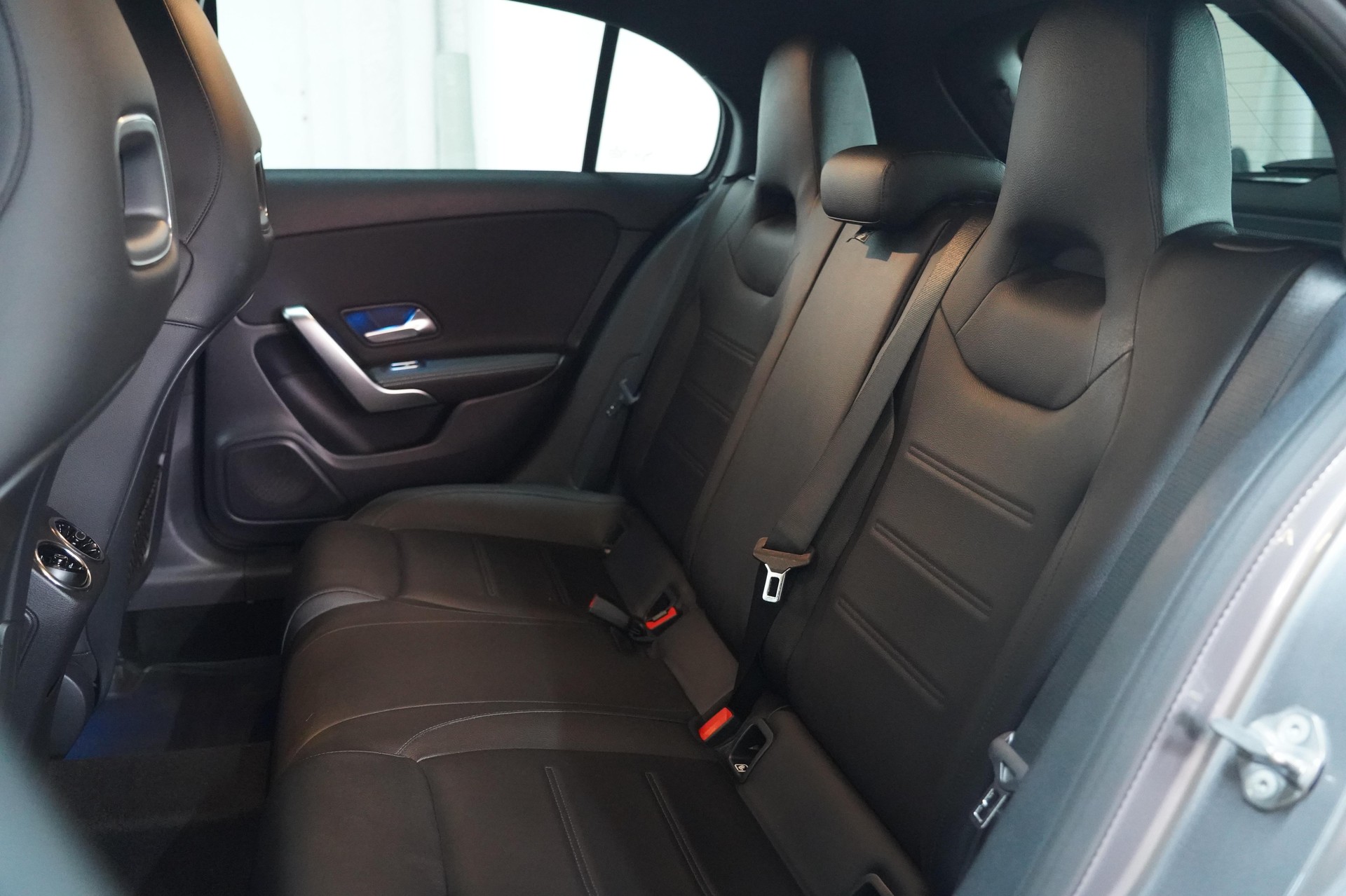 MERCEDES-BENZ A 180 d-image-8