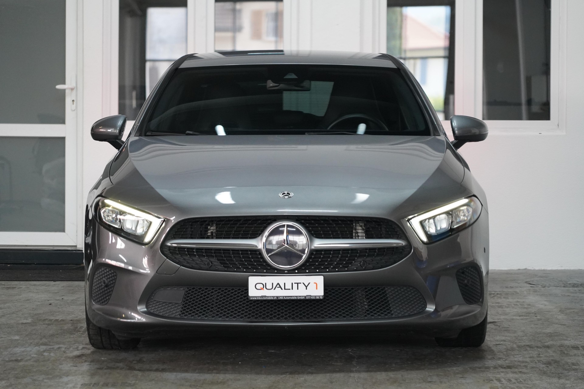 MERCEDES-BENZ A 180 d-showroom-element-2