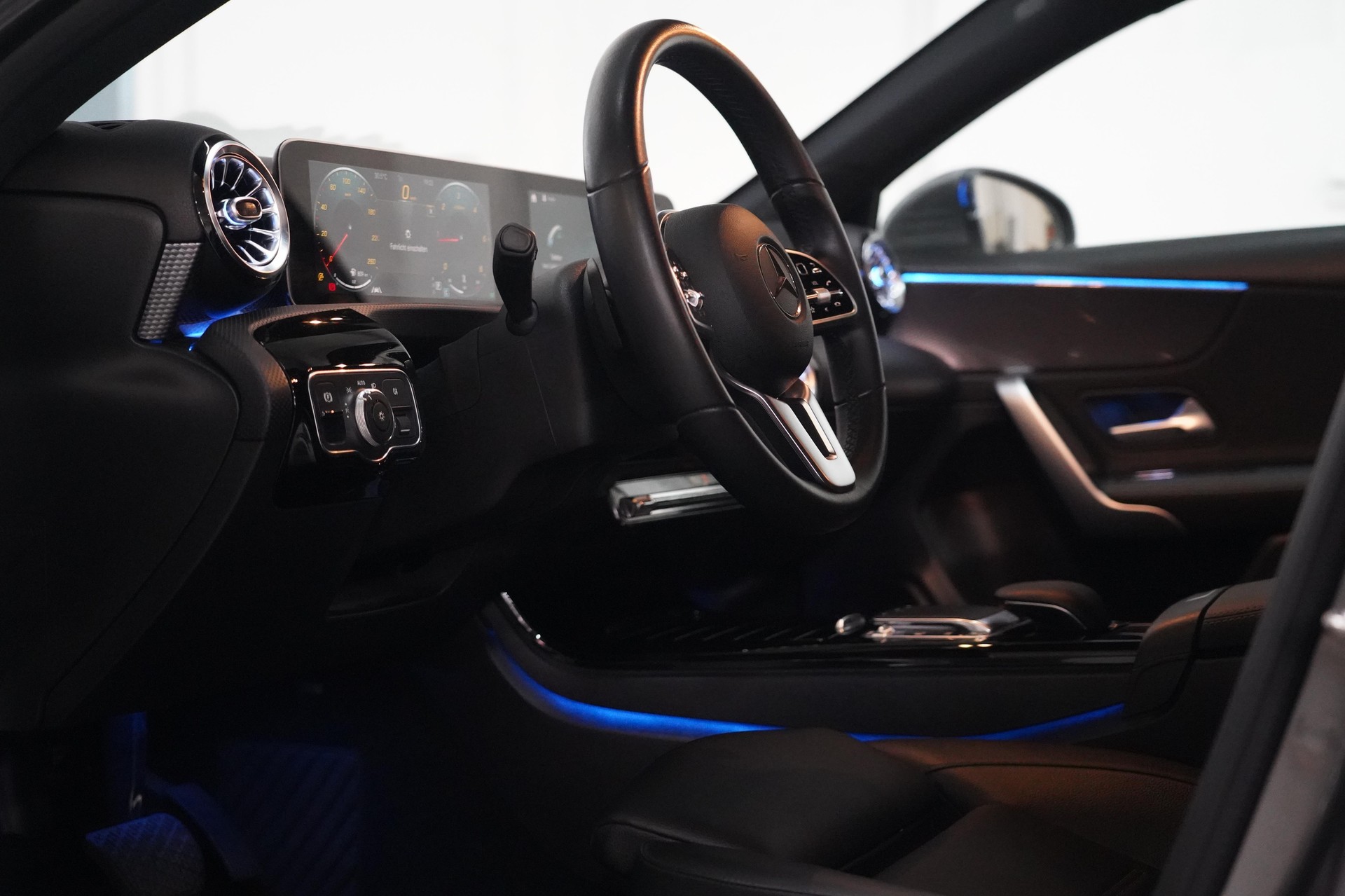MERCEDES-BENZ A 180 d-image-6