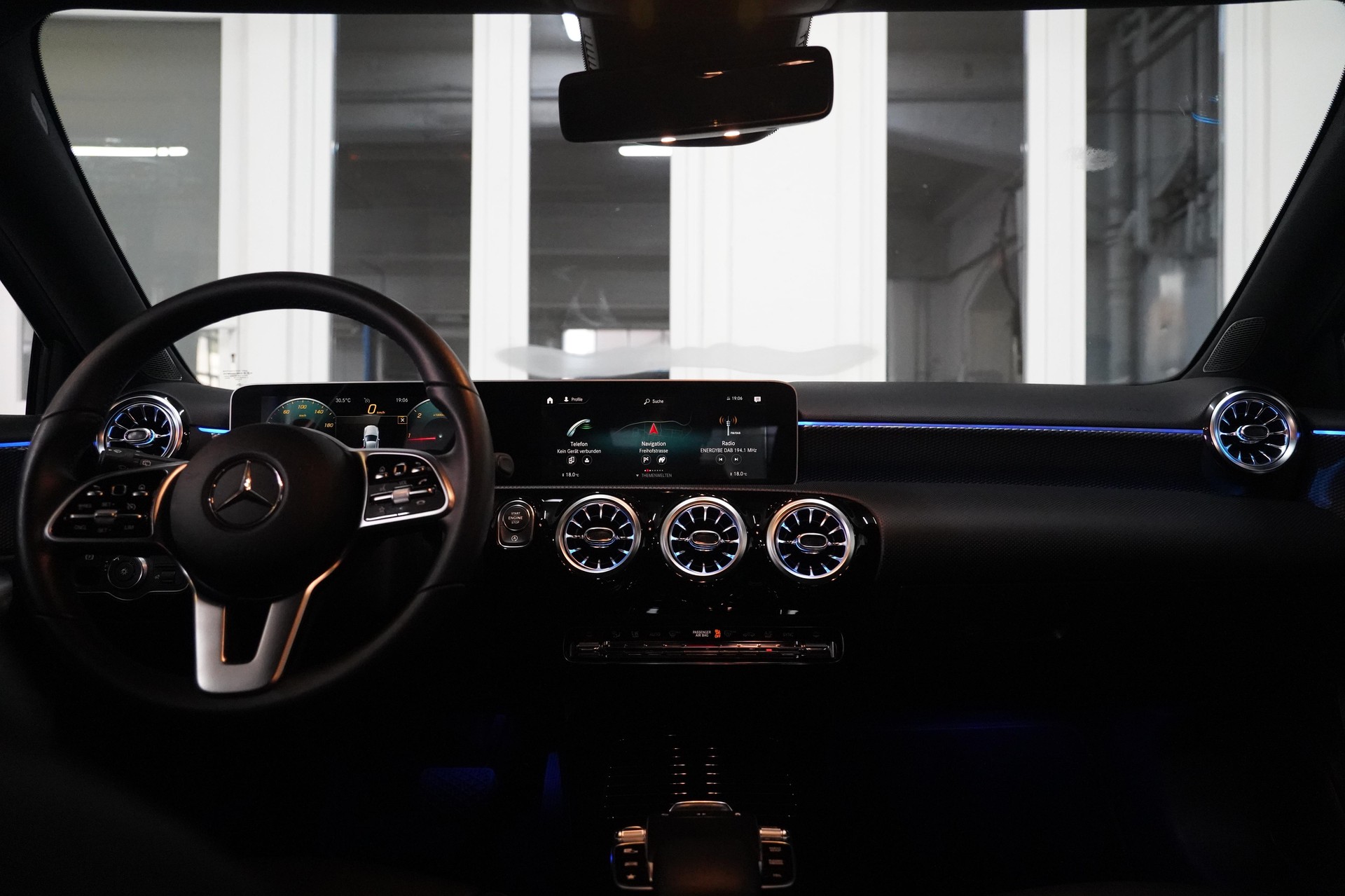 MERCEDES-BENZ A 180 d-image-9