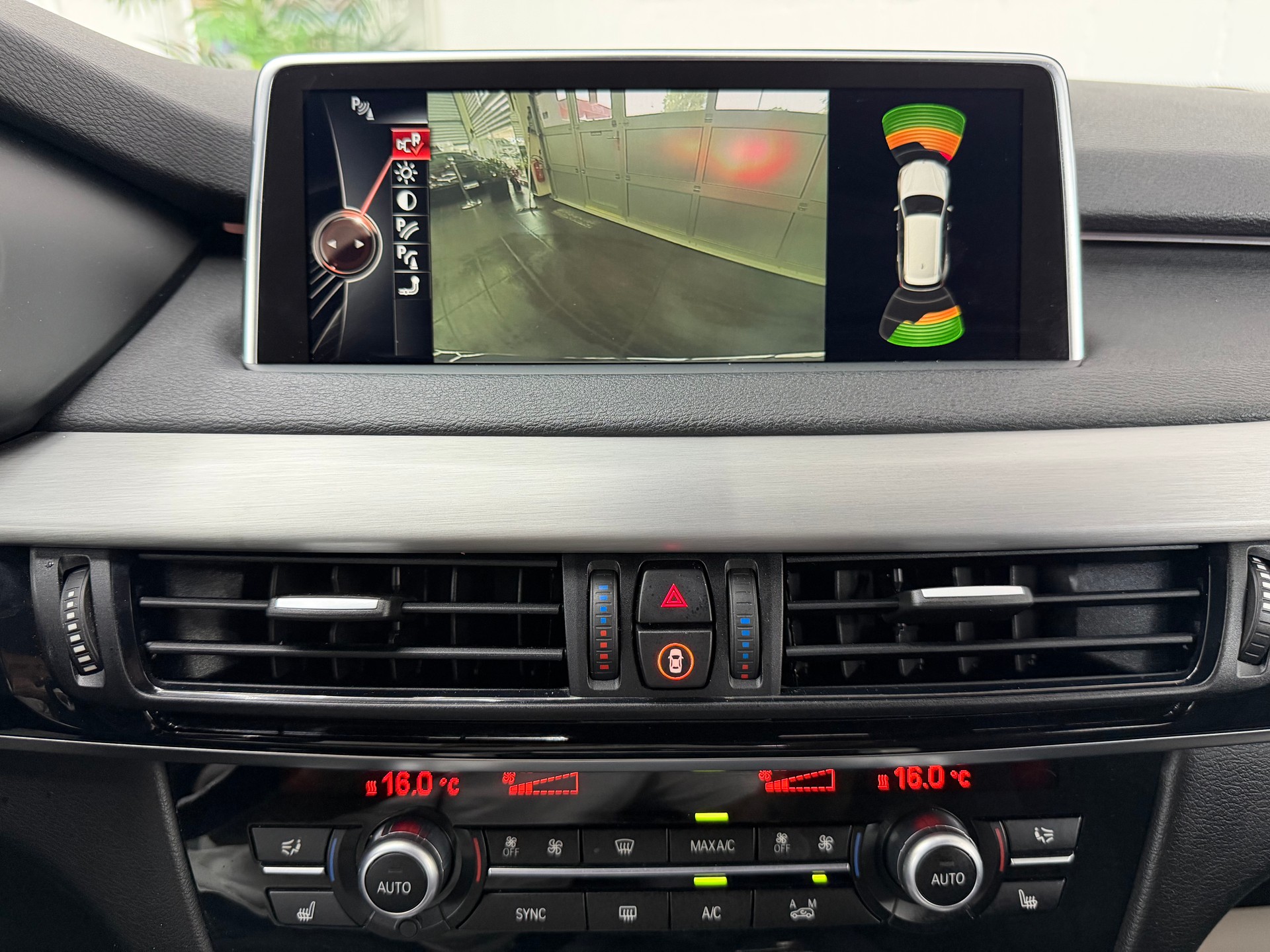 BMW X5 xDrive 30d Steptronic-image-16