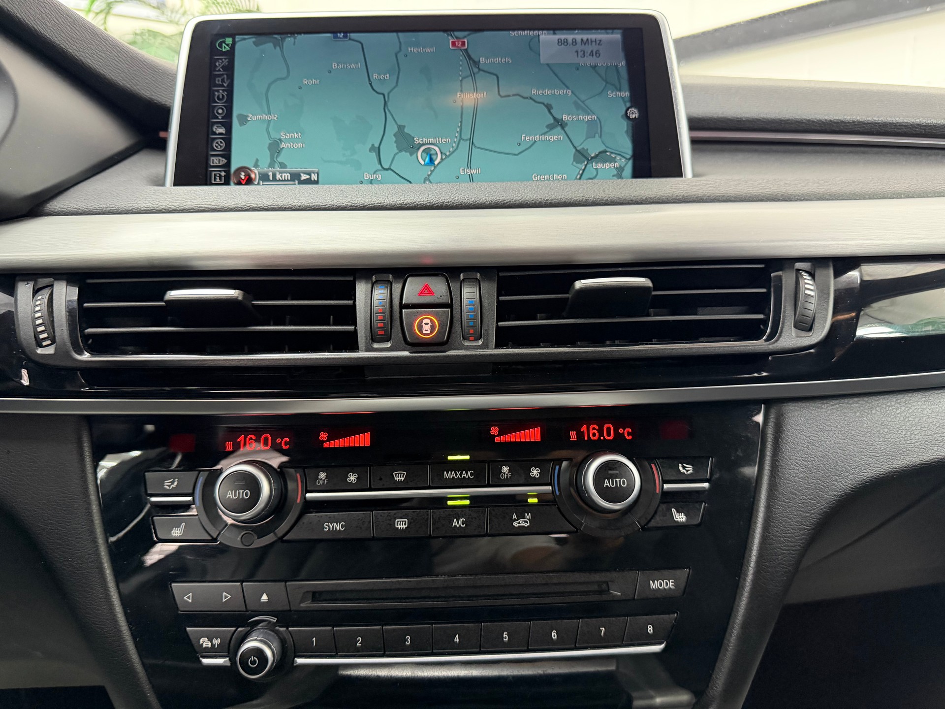 BMW X5 xDrive 30d Steptronic-image-14
