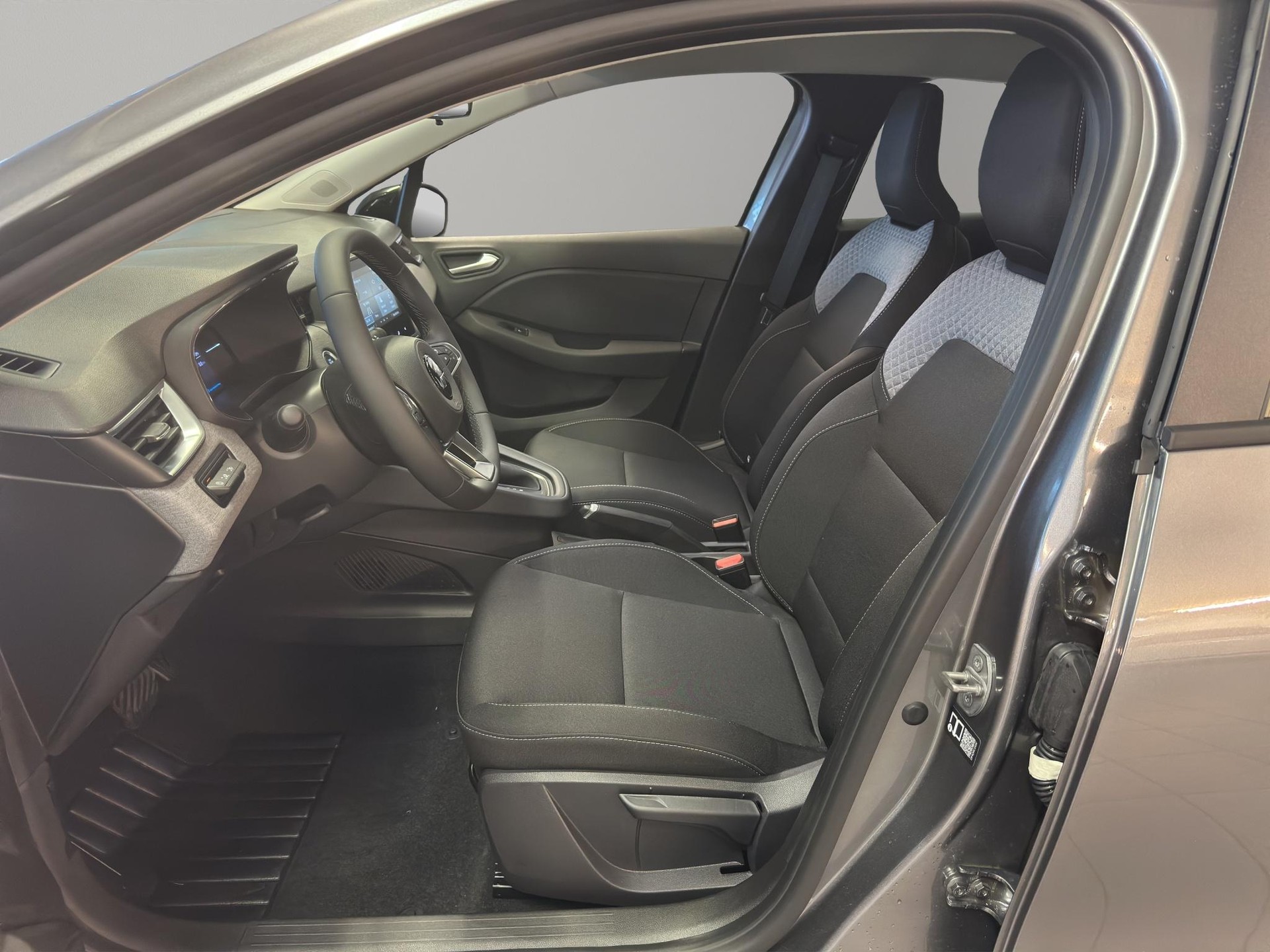MITSUBISHI Colt 1.6 HEV Invite-image-1