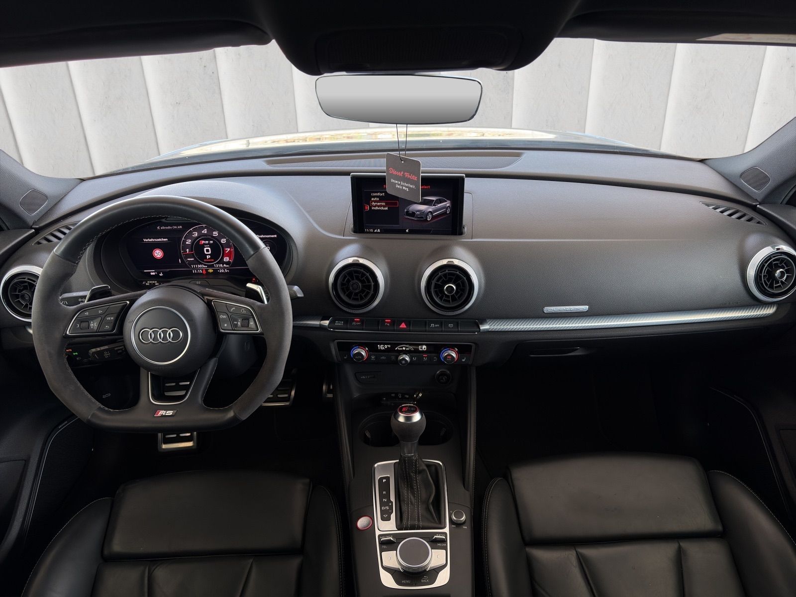 AUDI RS3 Limousine 2.5 TSI quattro S-tronic-image-12