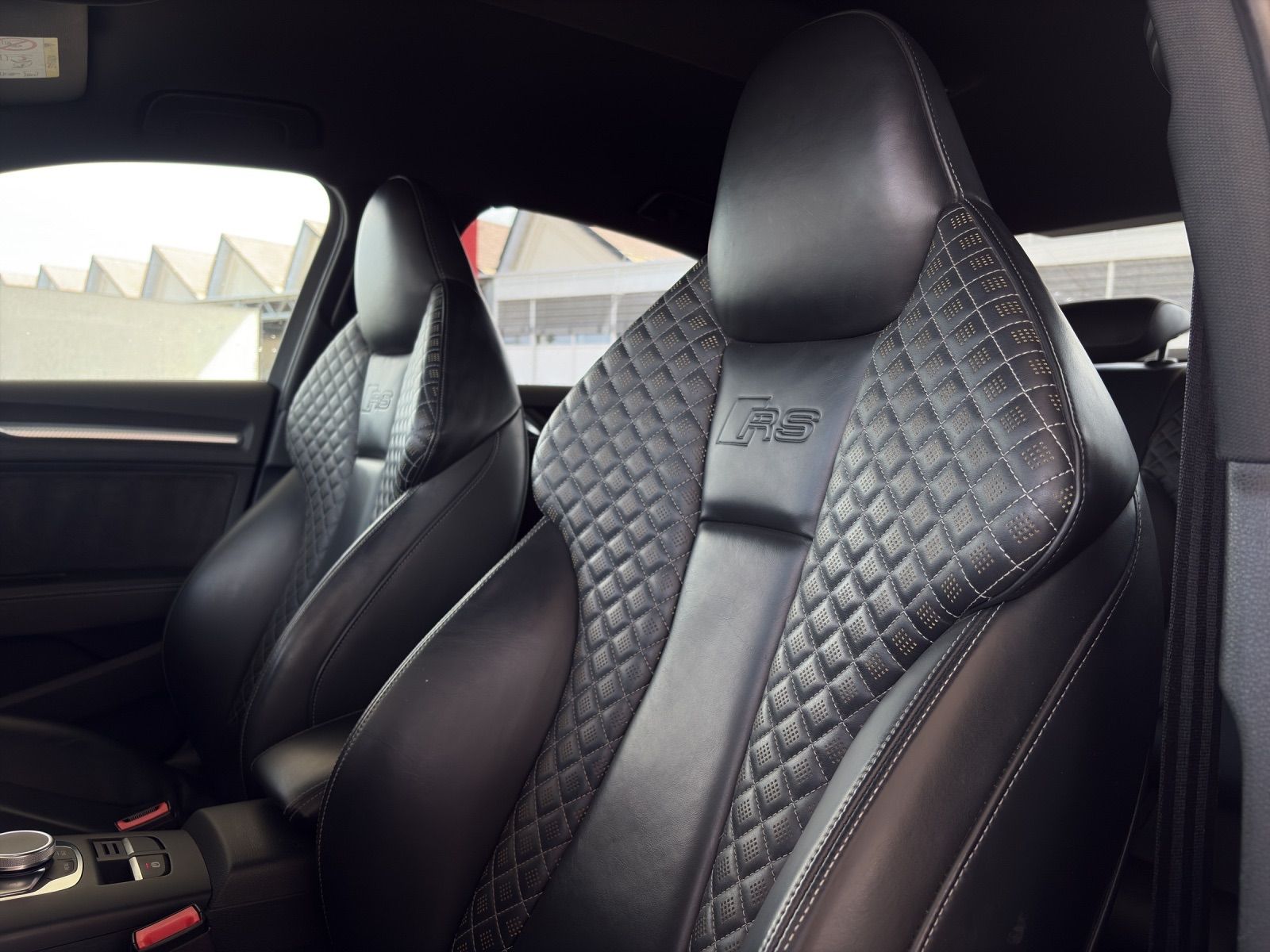 AUDI RS3 Limousine 2.5 TSI quattro S-tronic-image-18