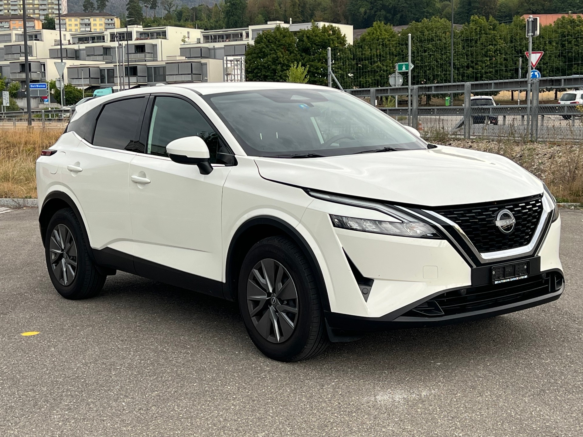 NISSAN Qashqai 1.3 DIG-T MHEV N-Connecta-image-2