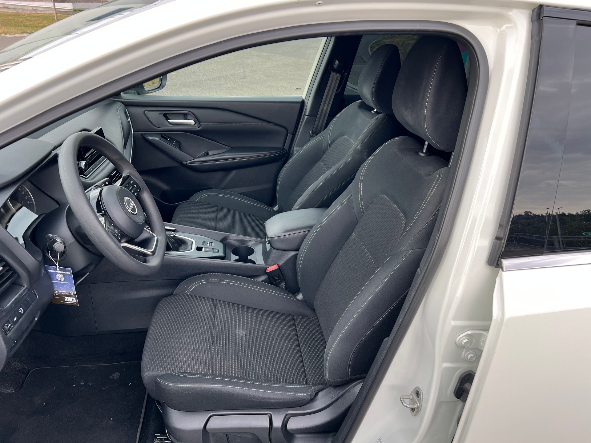 NISSAN Qashqai 1.3 DIG-T MHEV N-Connecta-image-8