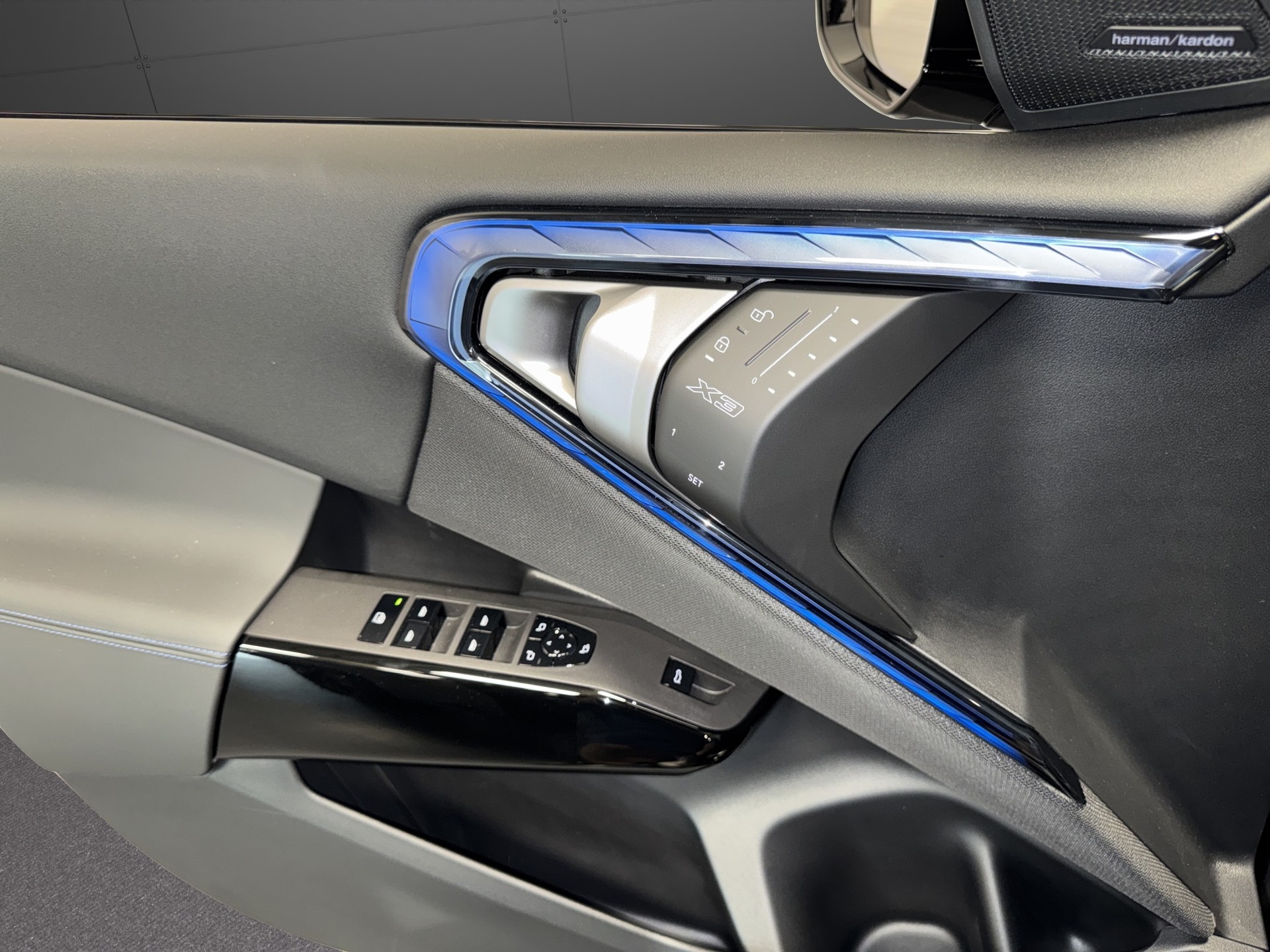 BMW X3 M50i-image-18