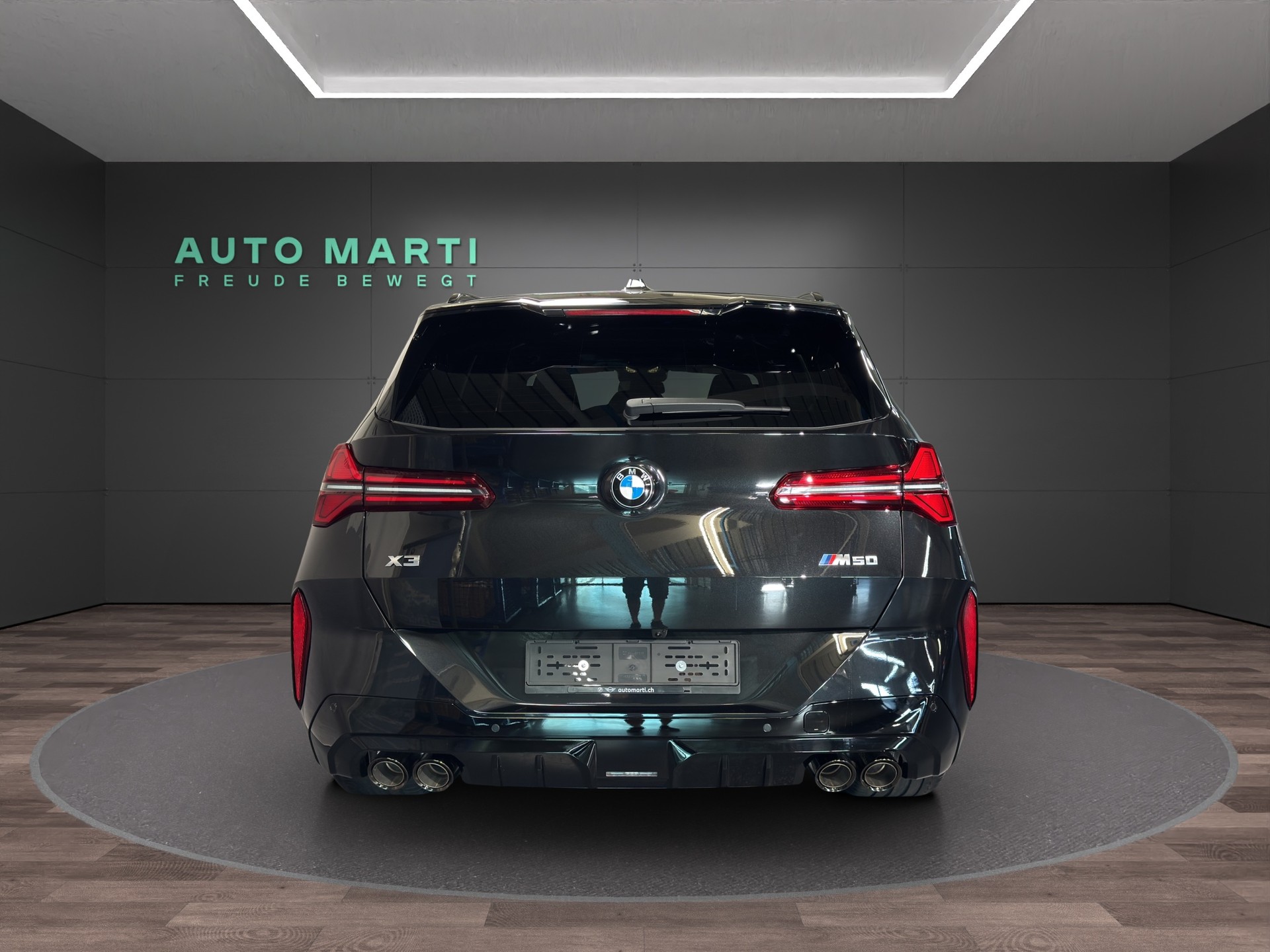 BMW X3 M50i-showroom-element-2