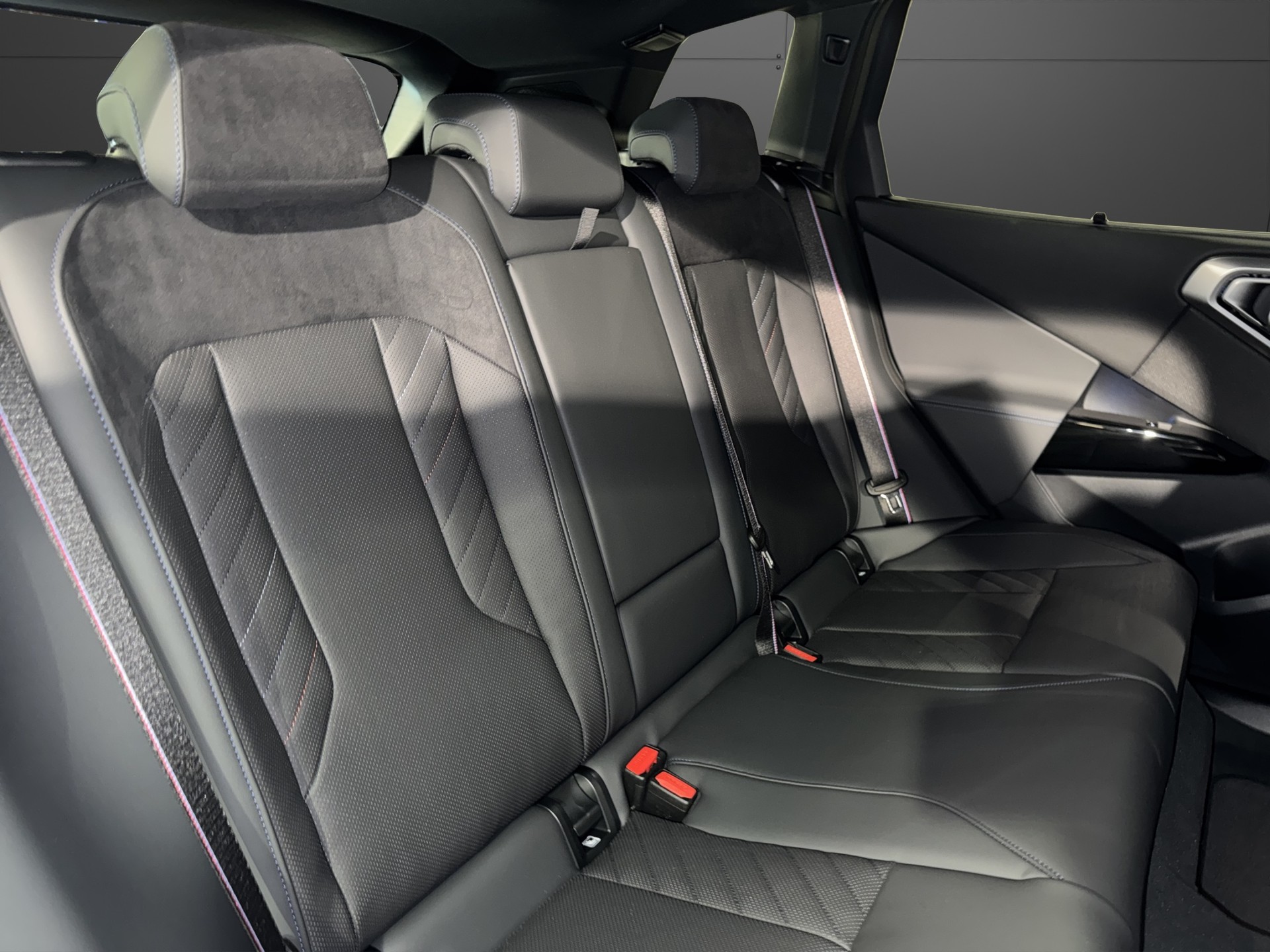 BMW X3 M50i-image-16