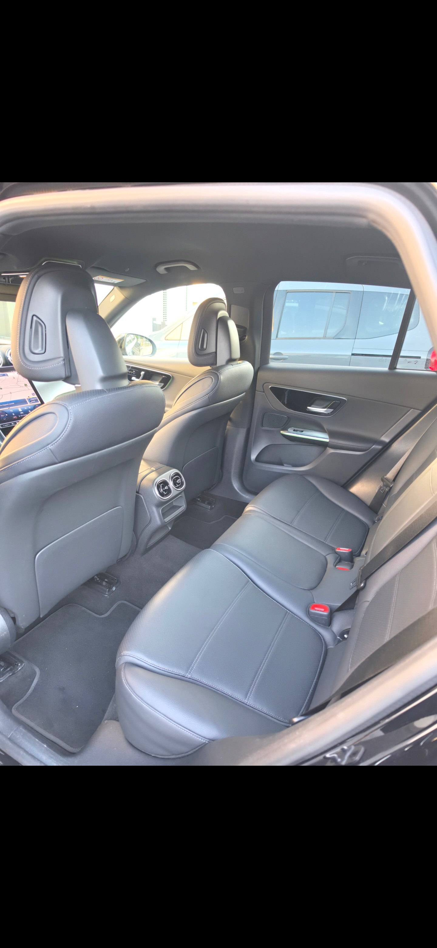 MERCEDES-BENZ GLC 300 e Avantgarde 4matic-image-4