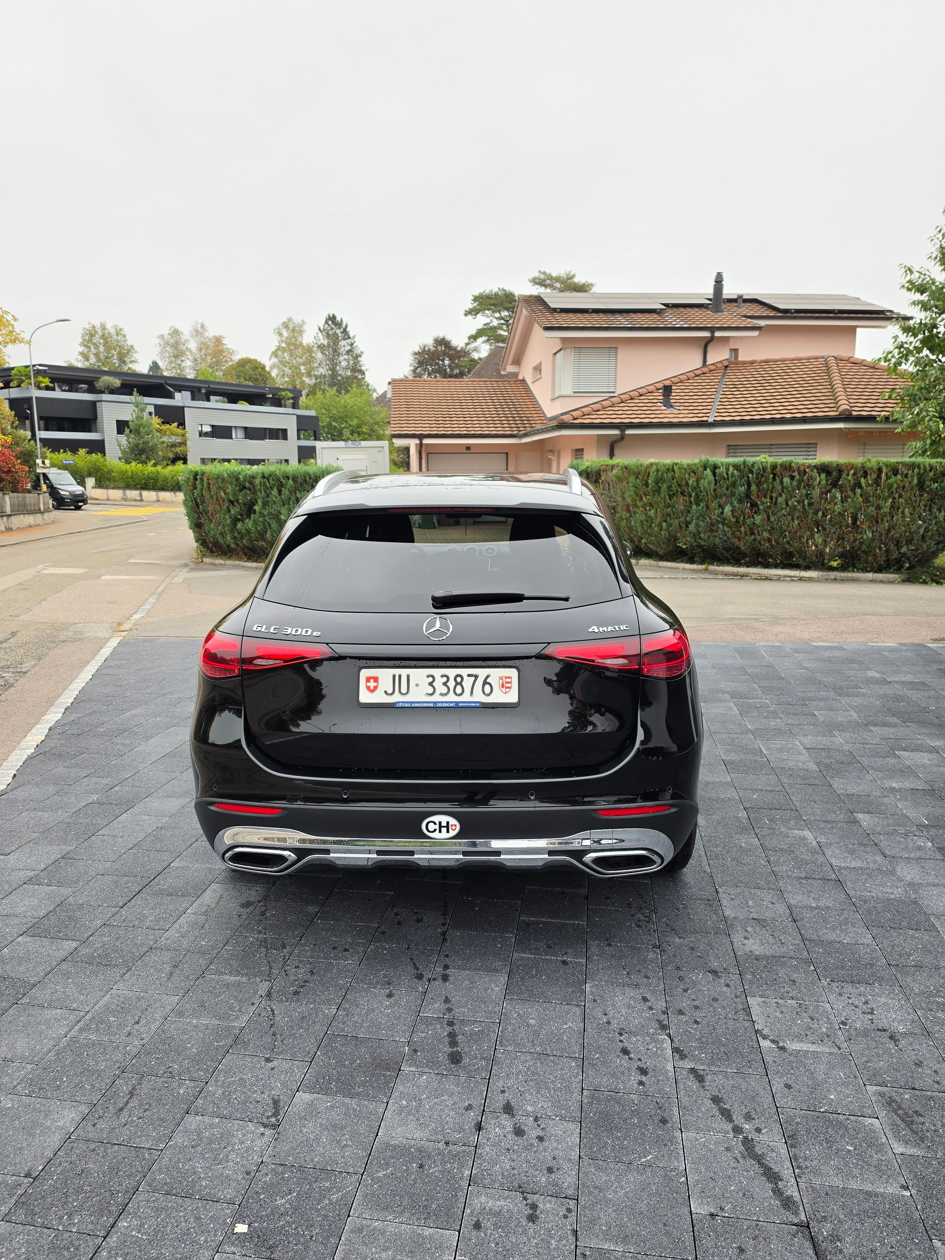 MERCEDES-BENZ GLC 300 e Avantgarde 4matic-image-2