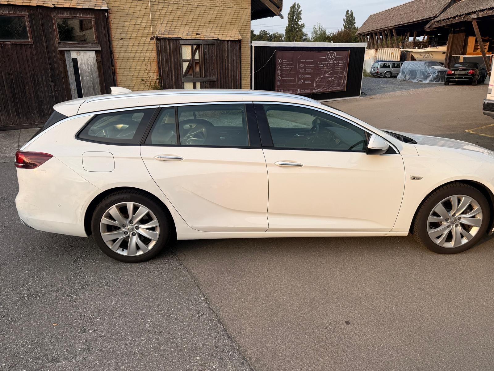OPEL Insignia 2.0 T Sports Tourer Excellence 4WD Automat.-image-6