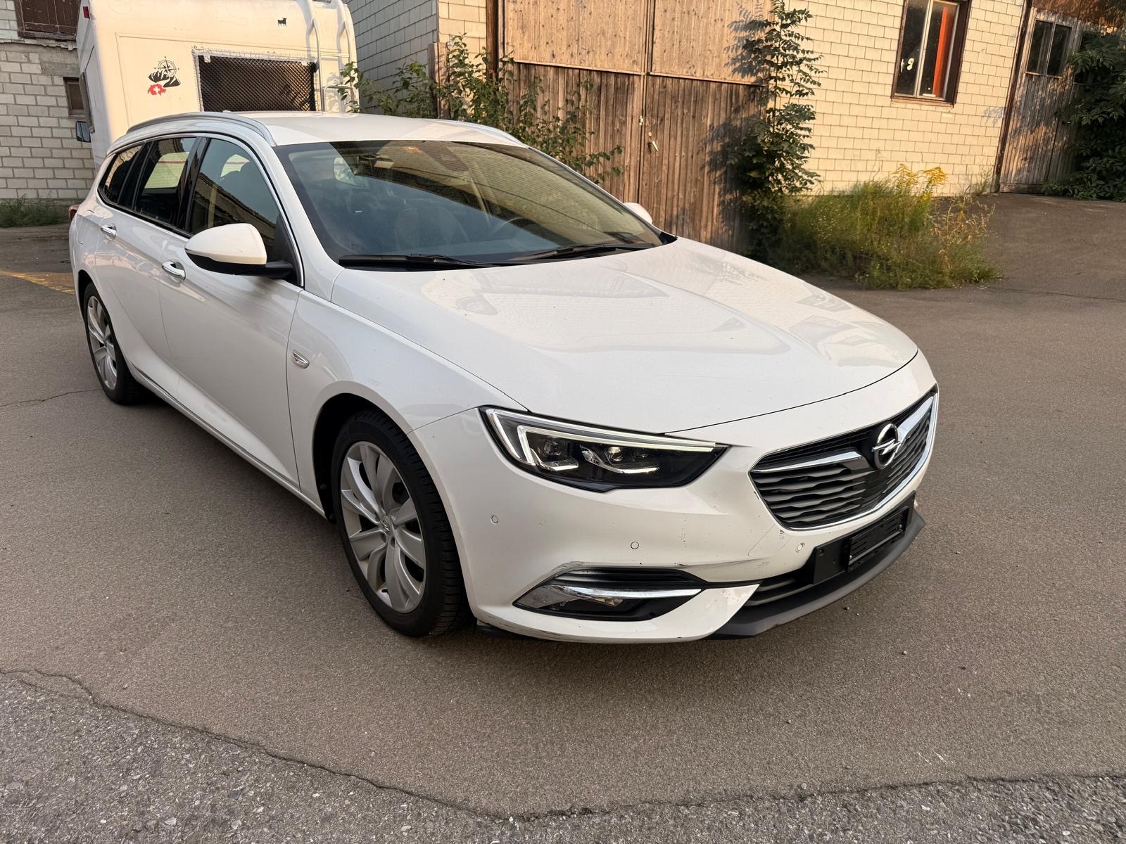 OPEL Insignia 2.0 T Sports Tourer Excellence 4WD Automat.-image-1