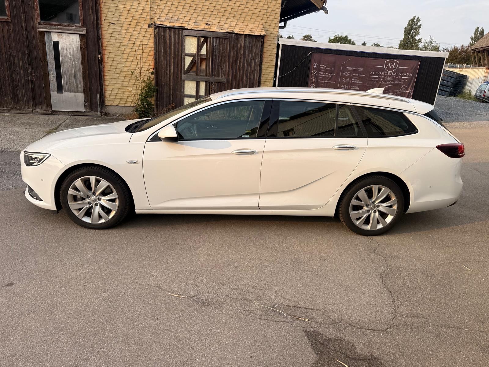 OPEL Insignia 2.0 T Sports Tourer Excellence 4WD Automat.-image-2